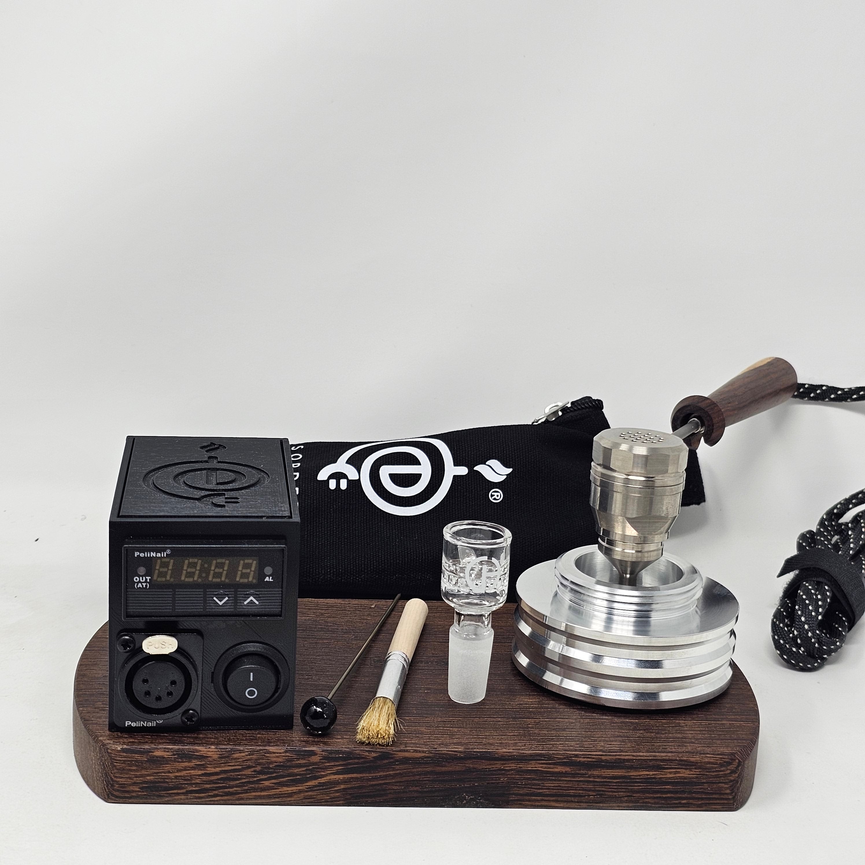 The B1 is the step up from the B0. This kit is constructed with the standard 22mm diffuser and shovelhead bowl. The design is such that it completely covers the exposed coil and provides increased airflow. We offer 14mm Male or 19mm Male posts for the shovelhead but others including 14mm Female or 10mm Male may be available upon request.
