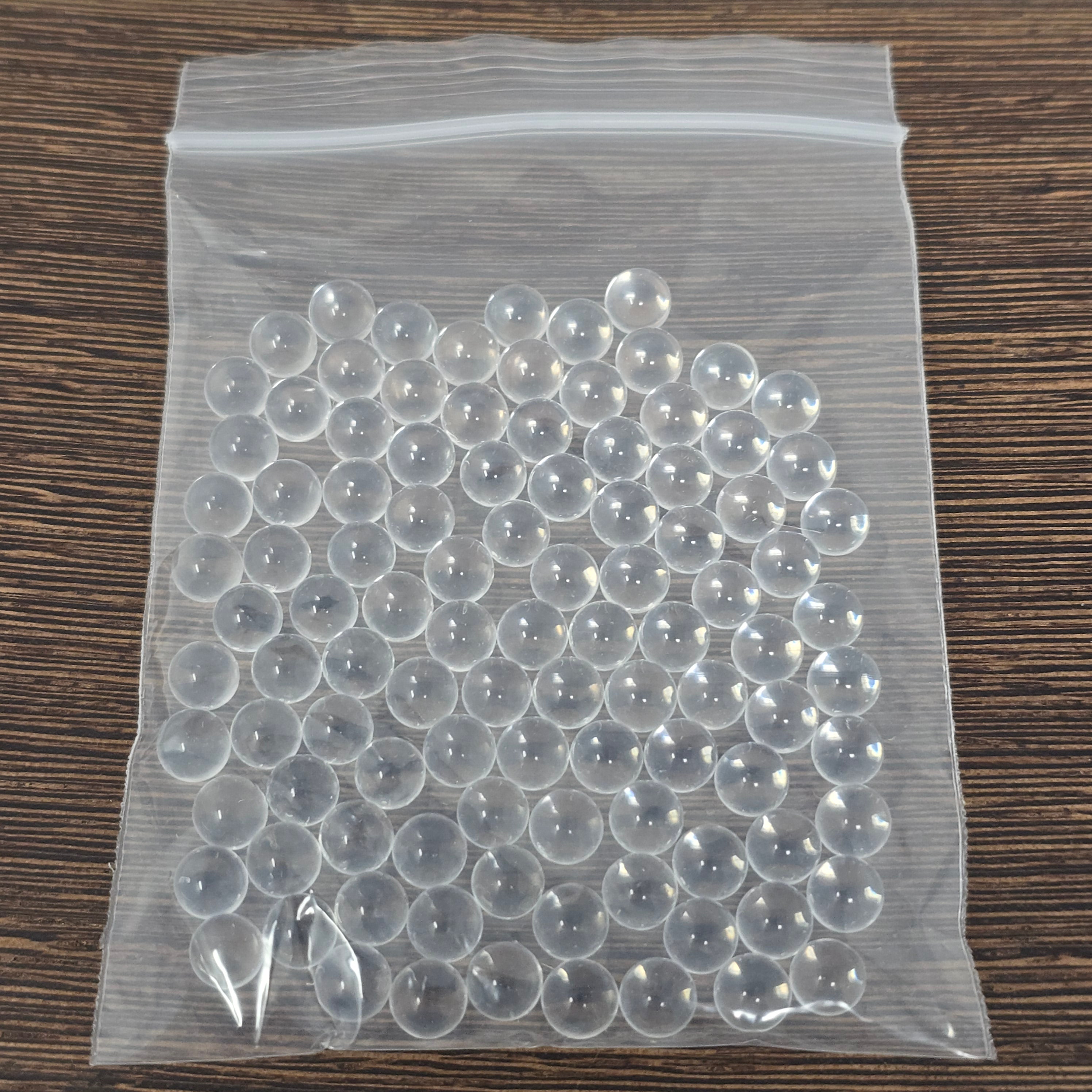 These 6mm Quartz beads / balls / spheres have a number of different purposes being used in both heat sink vaporizer tech as well as glass mouthpiece cooling tech
Pouch is filled with 90-100 6mm beads. 
They can be used as terp pearls for your banger.