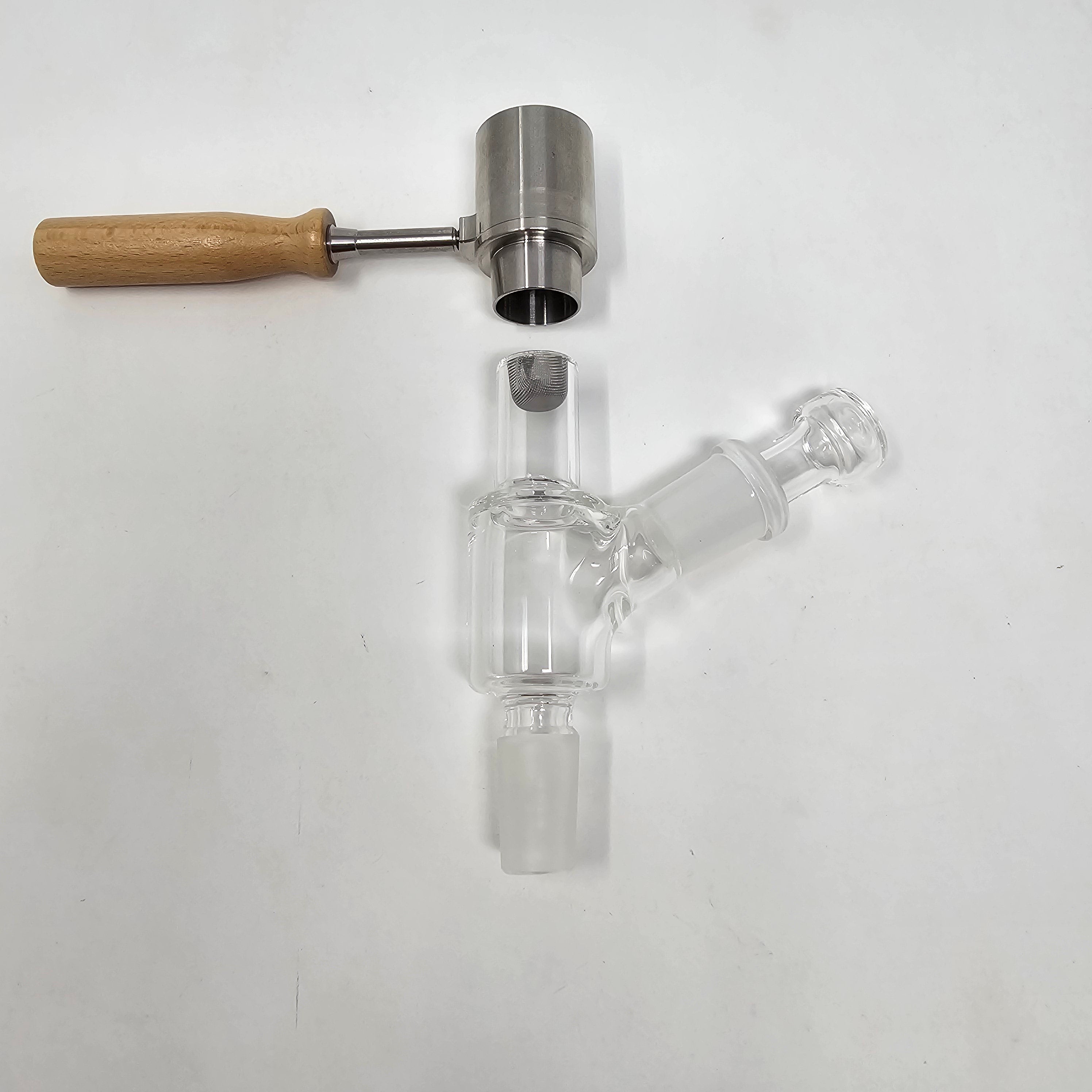 Combination heater with diffuser and injector functions. Premium heat diffusion with 520 3mm gem-cut rubies for even heating and flavor. Compatible with 25mm axial coils, various bowls, 18mm and 14mm glass rigs (recommended 18mm). Durable wooden handle. Titanium diffuser for long-lasting performance.