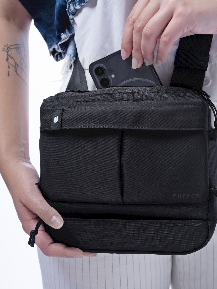 Travel storage bag
Made for the Puffco Proxy Vaporizer
Quick-access loading tray
Storage for jars, a battery pack, swabs, Hot Knife, Travel Pipe, and more!
Symmetrical design
8 Pockets + hidden compartment
Durable 300d ripstop nylon
Quilted padding to protect gear
Adjustable shoulder strap
Zippered closure
Multiple color options available
Available in Black and Desert colorways.