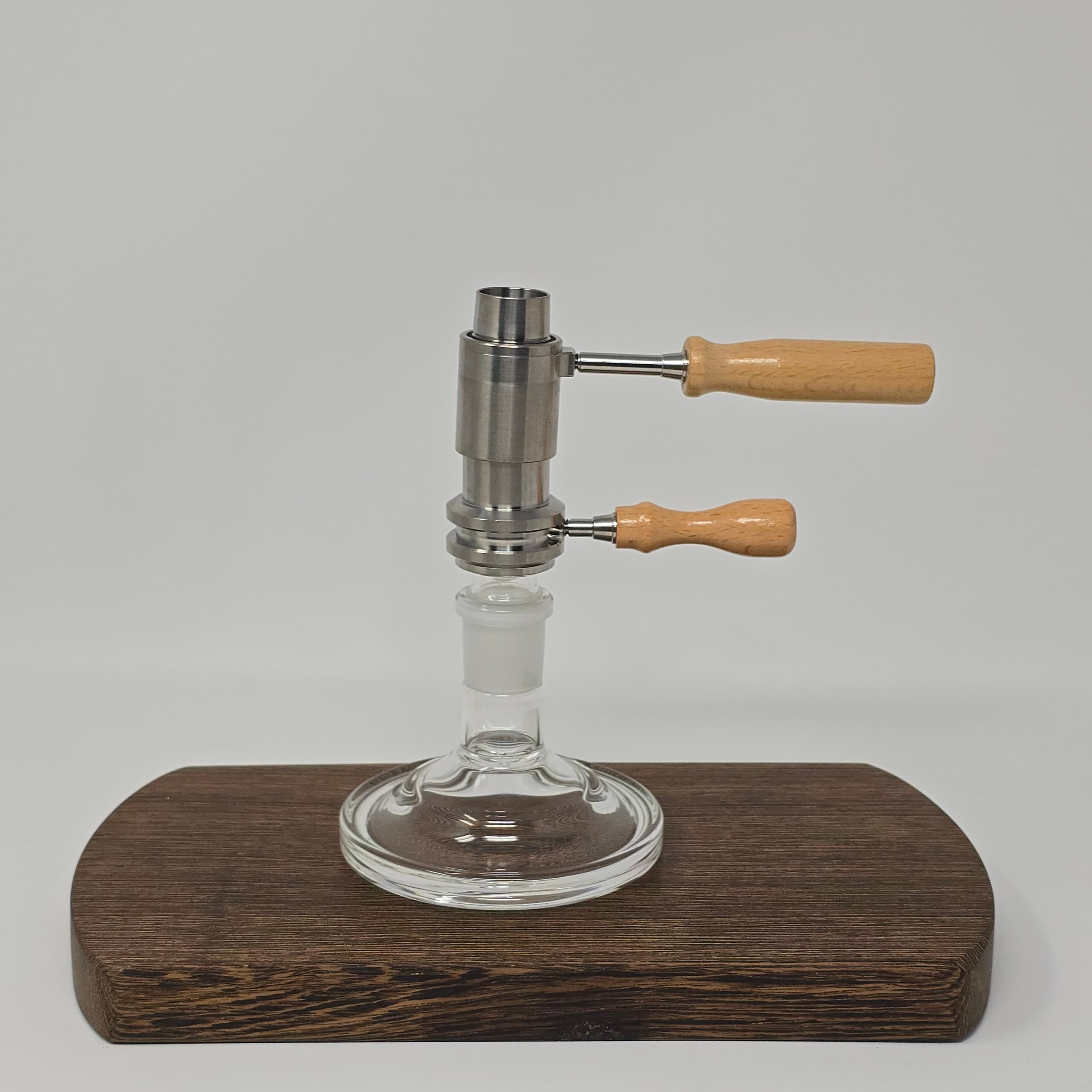 Combination heater with diffuser and injector functions. Premium heat diffusion with 520 3mm gem-cut rubies for even heating and flavor. Compatible with 25mm axial coils, various bowls, 18mm and 14mm glass rigs (recommended 18mm). Durable wooden handle. Titanium diffuser for long-lasting performance.