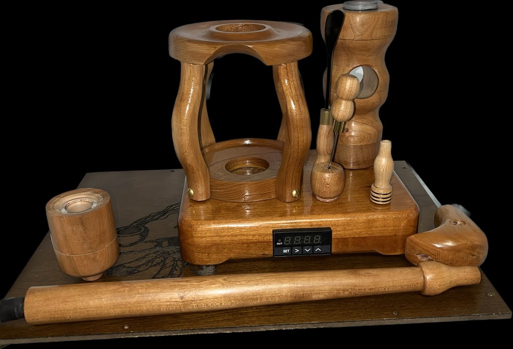 Made in a small family shop in the Southeast United States, each system is unique. This is a true conversation piece of functional art! Each set may contain different parts and of course will offer an individual mixture of woods and beauty only nature can provide.
This particular set includes:
24” whip and 12” wooden mouthpiece with Integrated Orb V2 Bracket System
Integrated PID Controller with US Standard Five Pin XLR Connection w/included Injector Stand
19mm Male Handmade Bowl with Glass Filter
