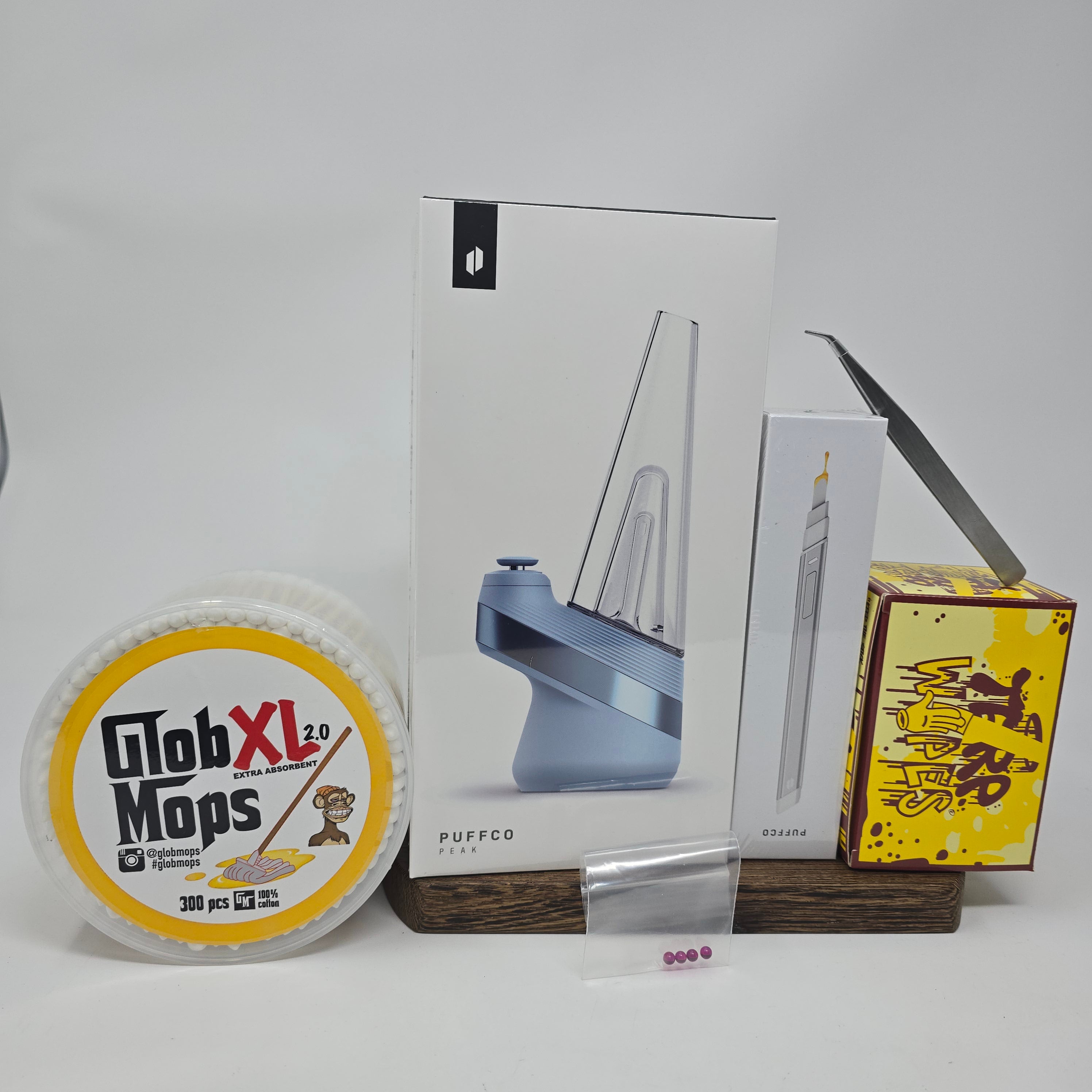 All the essentials to get you started with your New Peak by Puffco! Includes all the tools for using and cleaning.