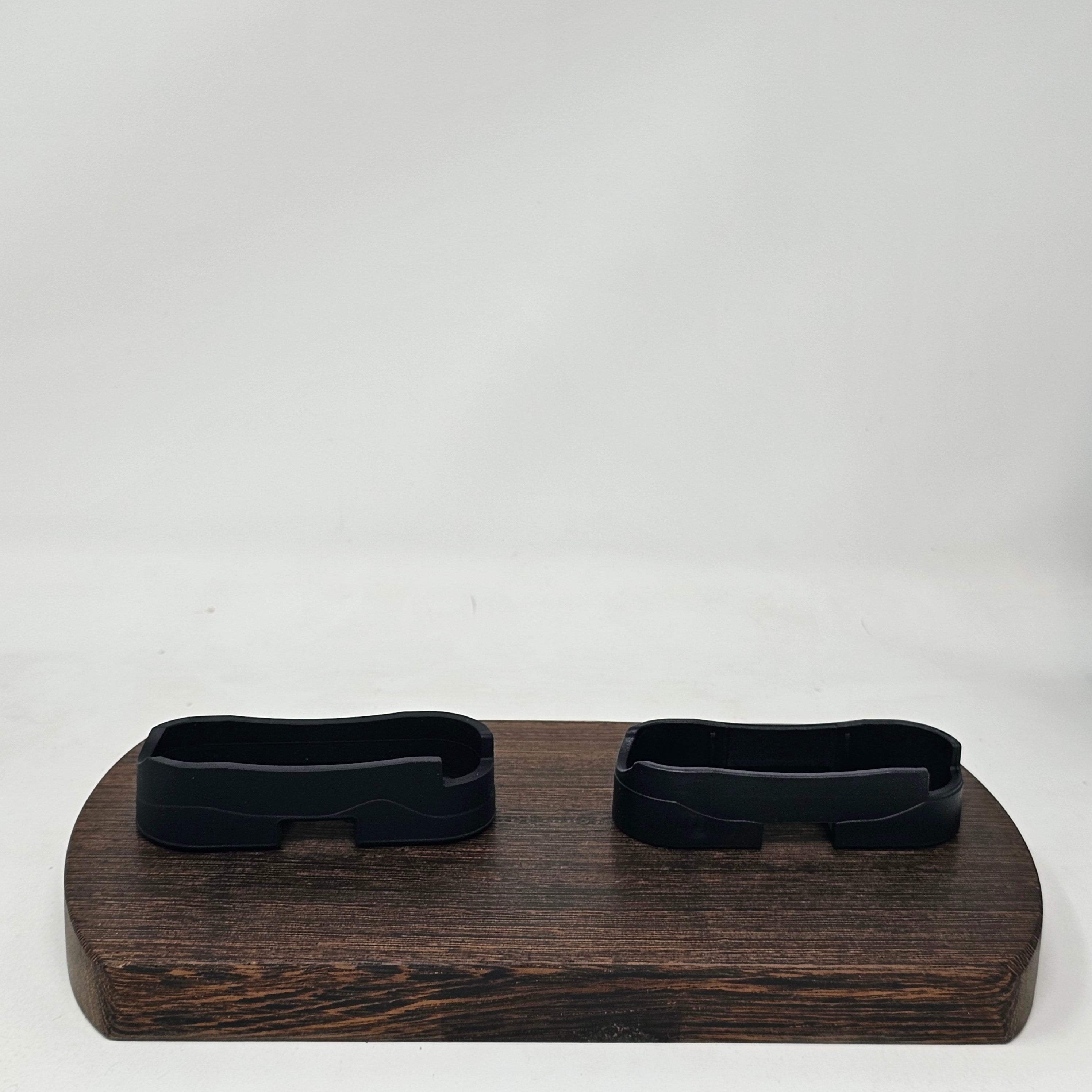Allows your unit to stand up instead of laying in it's side. Works with the Mighty or Mighty+. Choose between softer silicone or hard plastic.