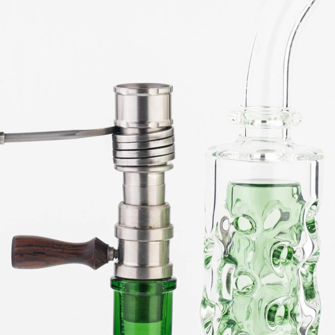 Continuing the evolution....
The new Flowerpot F16 head is created at a time where ball vapes require some refinement. This new Flowerpot head packs a punch as the heat sink is improved by the addition of a solid titanium machined cap and a machined screen at the bottom which further improves the conduction and retention of heat throughout the device.
There are two barrel designs, the F16 barrel is an injector style "male" head which will sit inside the shovelhead bowl and any other injector style bowls.