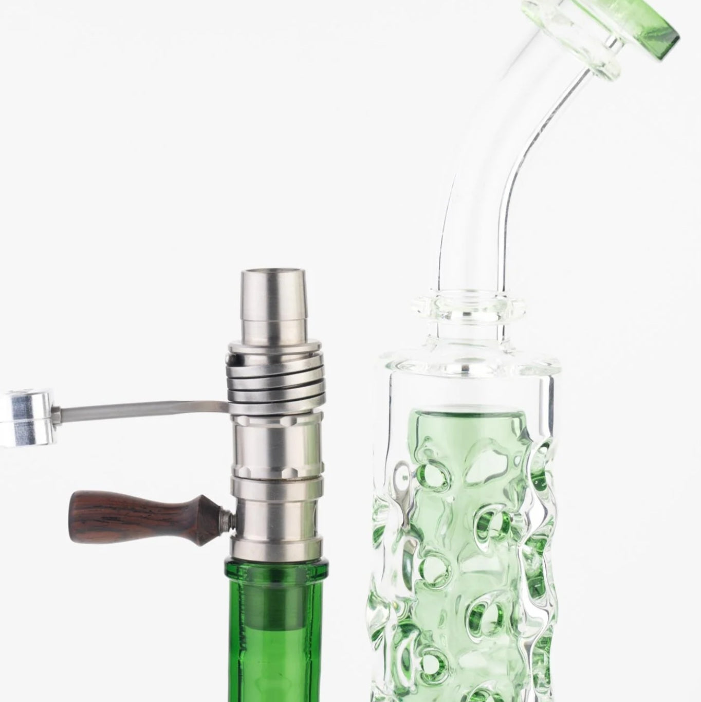 Continuing the evolution....
The new Flowerpot F16 head is created at a time where ball vapes require some refinement. This new Flowerpot head packs a punch as the heat sink is improved by the addition of a solid titanium machined cap and a machined screen at the bottom which further improves the conduction and retention of heat throughout the device.
There are two barrel designs, the F16 barrel is an injector style "male" head which will sit inside the shovelhead bowl and any other injector style bowls.