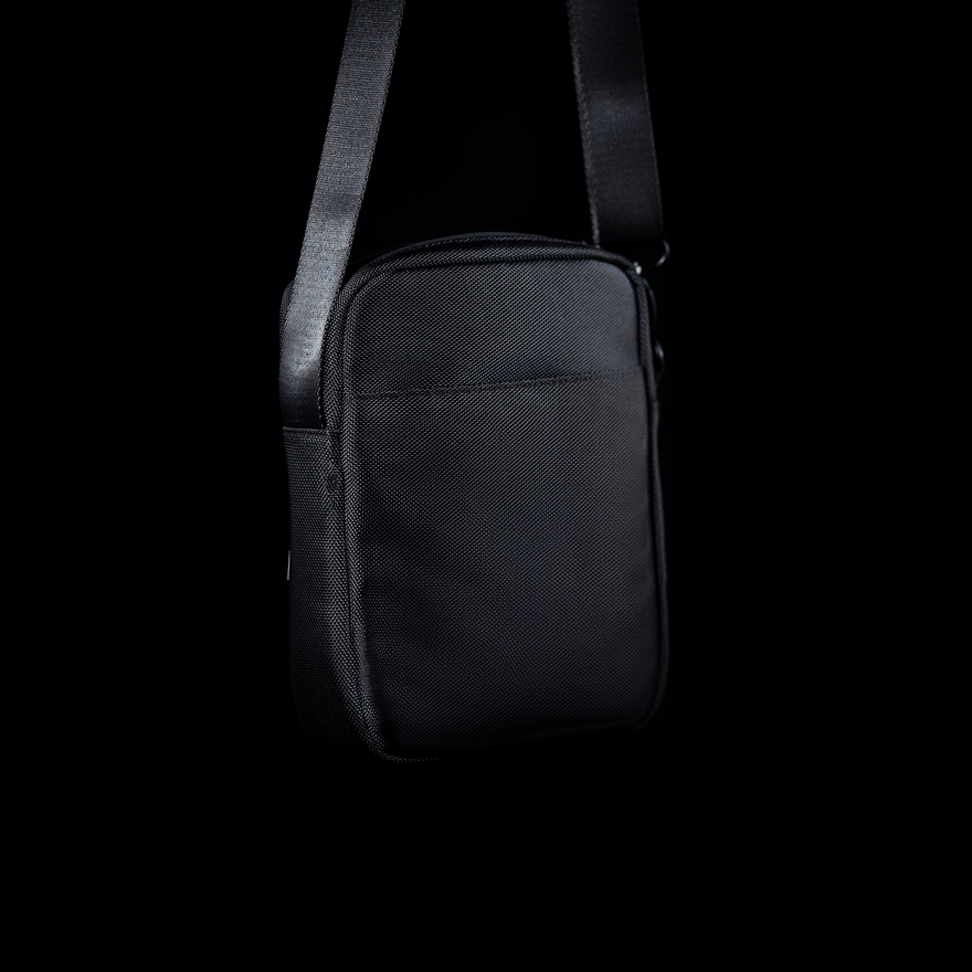 Get ready to take your e-Rig experience to the next level with our highly anticipated Tour Bag!
Multiple Zippered Pockets: Keep your essentials secure and organized, no more digging for your favorite concentrate!
Adjustable Inserts: Mix and match to fit either your XS™, Boost Evo™ or accessories perfectly. Your setup, your way!
Ballistic Nylon Exterior: Tough on the outside, just like your e-Rig. Built to withstand the journey.