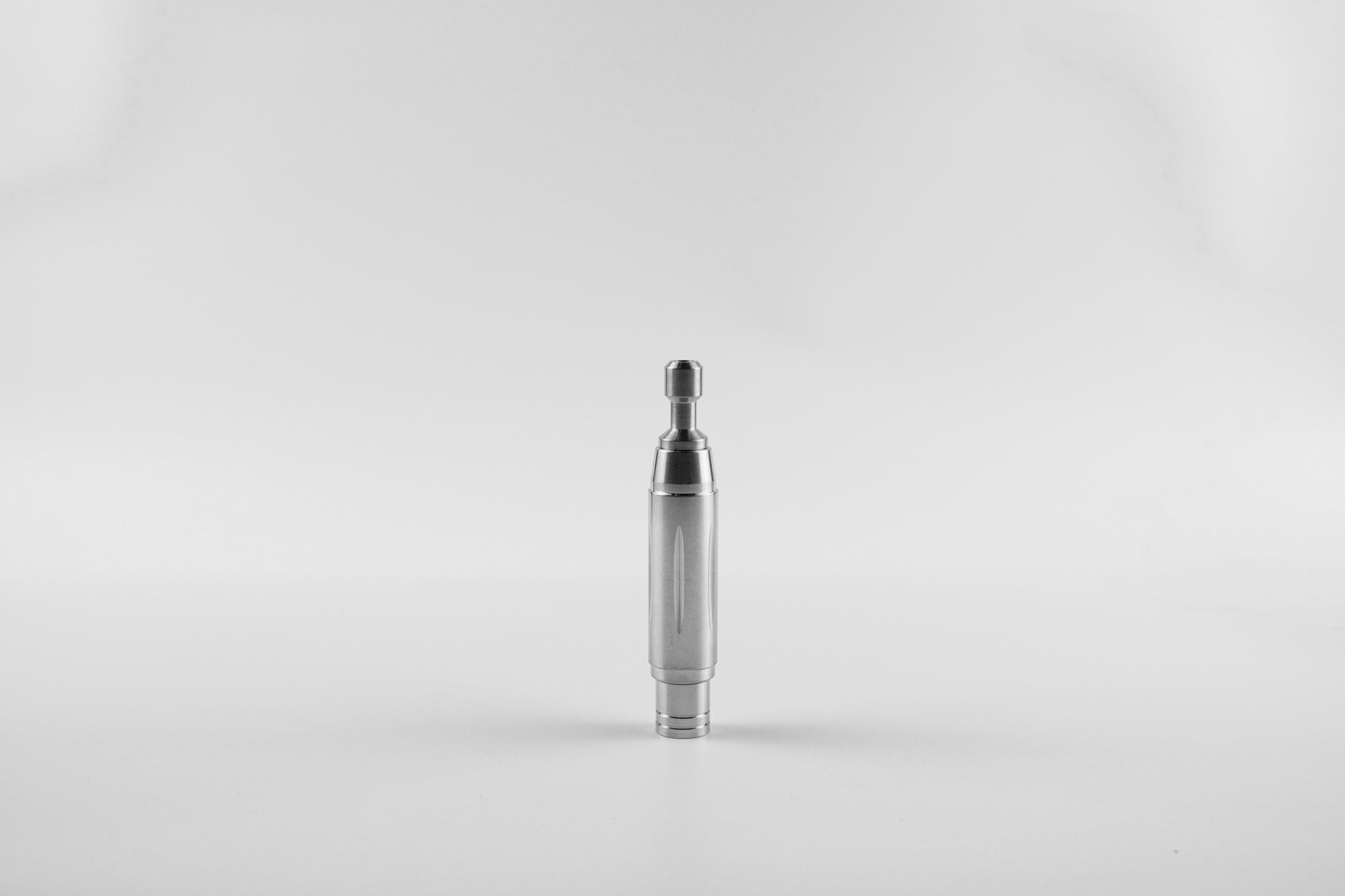 A stem made of 100% medical grade 316 stainless steel. This stem is composed of two super thick pipe parts that layer into each other with the help of o-rings. This design aids in cooling down the vapors more efficiently and quickly. Despite multiple continuous heating times, the stem remains cool to the touch.
