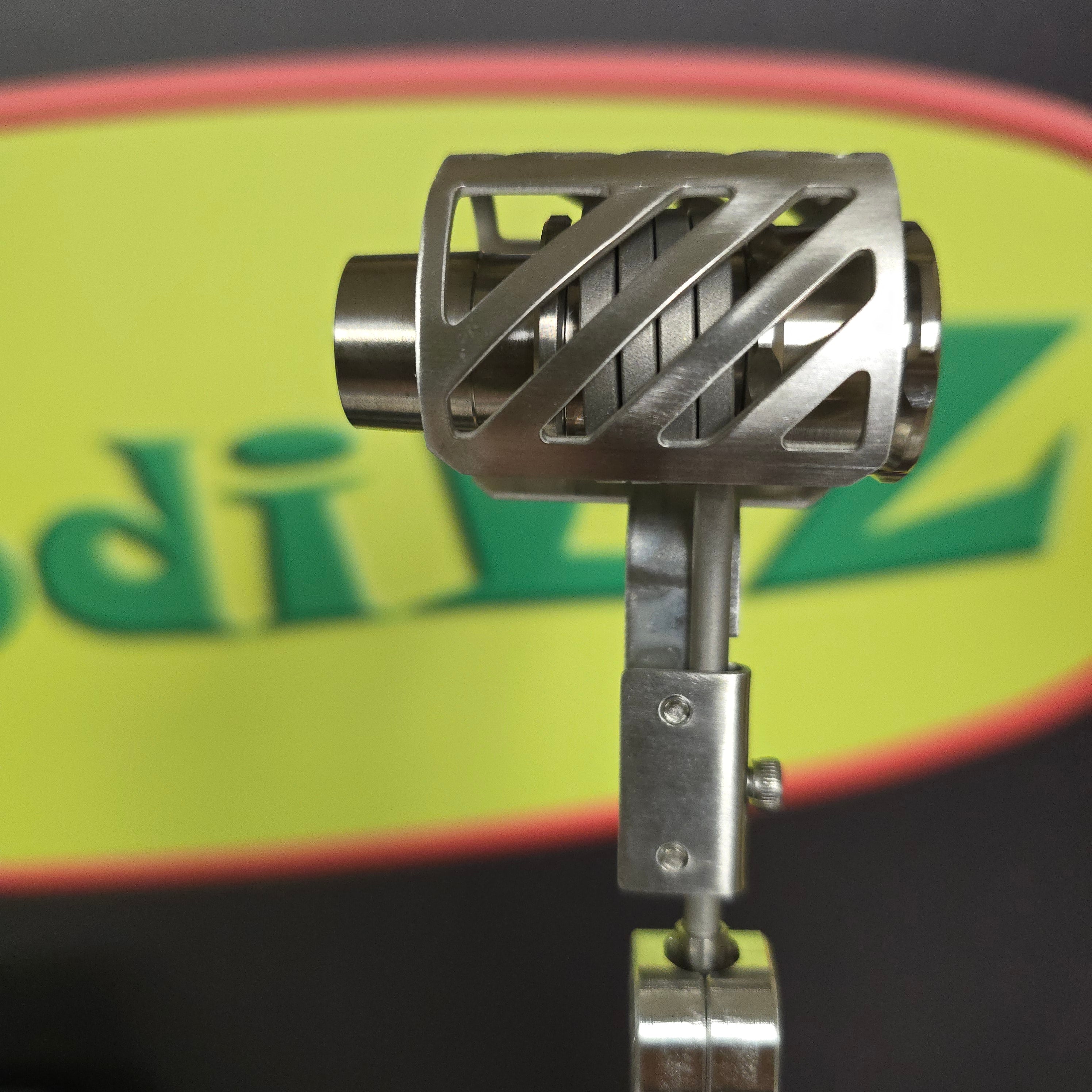 Continuing the evolution....
The new Flowerpot F16 head is created at a time where ball vapes require some refinement. This new Flowerpot head packs a punch as the heat sink is improved by the addition of a solid titanium machined cap and a machined screen at the bottom which further improves the conduction and retention of heat throughout the device.
There are two barrel designs, the F16 barrel is an injector style "male" head which will sit inside the shovelhead bowl and any other injector style bowls.