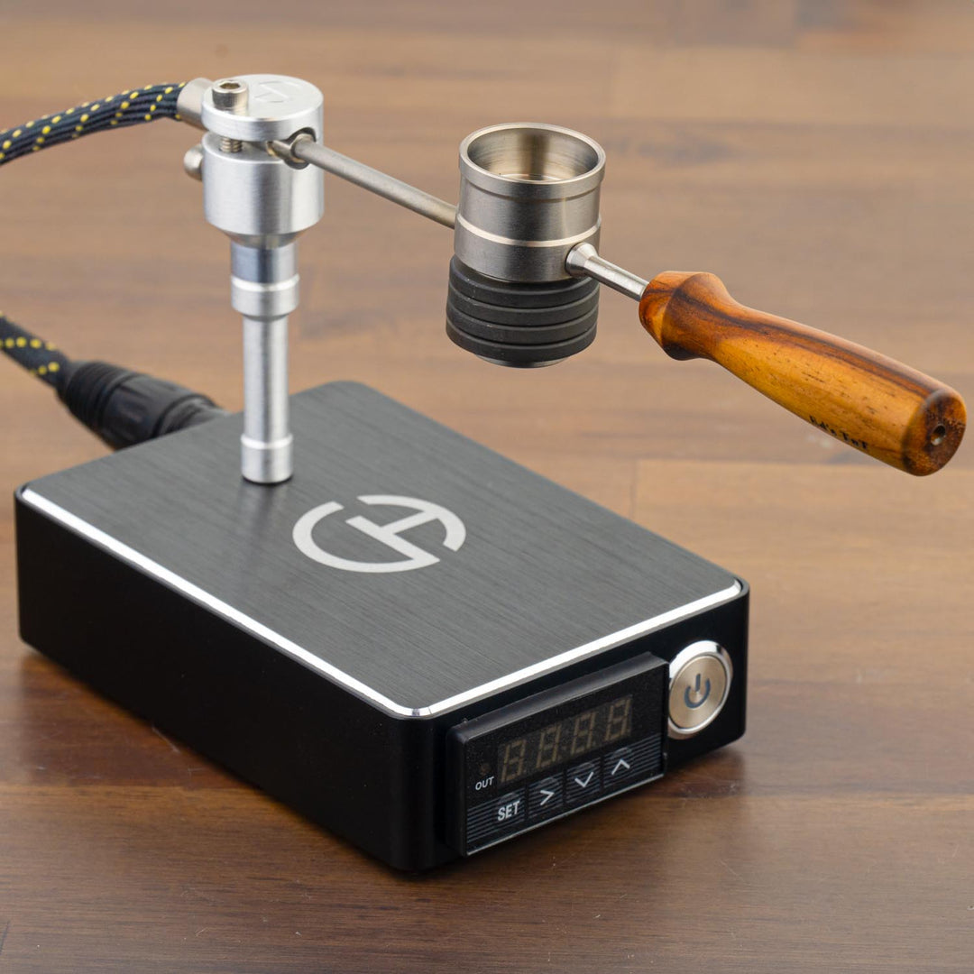 Upgrade your Cannabis Hardware Flowerpot into a wireless vape with Clampy - the revolutionary DIY gadget that pairs with our wireless flower diffusers. Crafted from premium 6061 aluminum. Clampy features a 1/4-20 threaded coil post that securely holds any standard coil. This allows you to use it with any banger or flower diffuser.