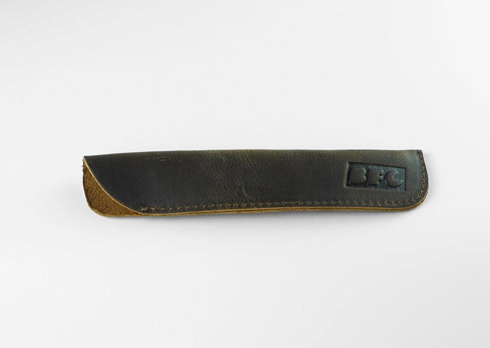 Included in the package:
A genuine cow leather case featuring a water-resistant glossy finish
Features:
Allows for convenient opening of the cap, even when it’s hot
Offers stylish and attractive protection for your vaporizer
Designed for Dani Fusion wooden stem and metal stem