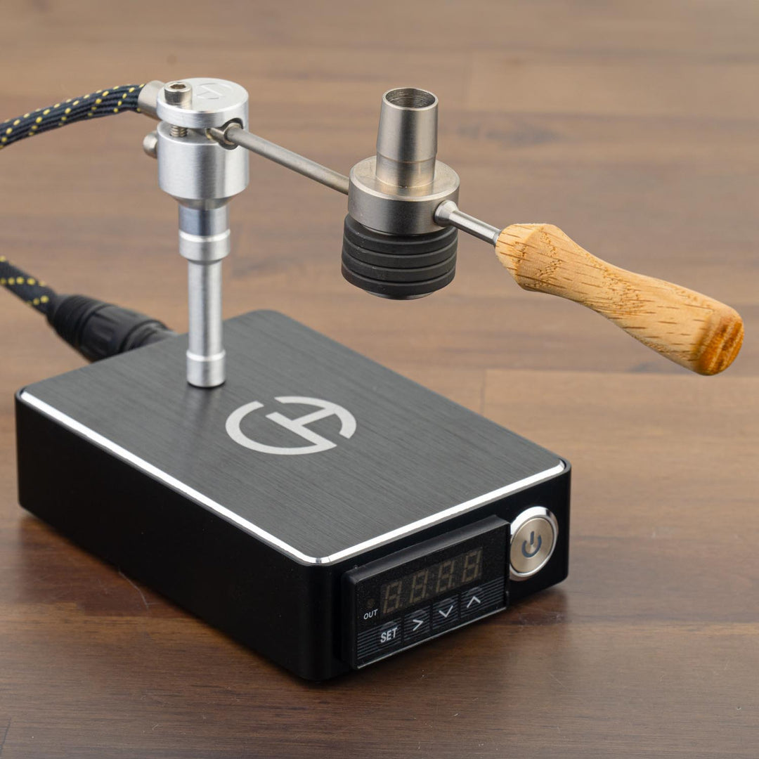 Upgrade your Cannabis Hardware Flowerpot into a wireless vape with Clampy - the revolutionary DIY gadget that pairs with our wireless flower diffusers. Crafted from premium 6061 aluminum. Clampy features a 1/4-20 threaded coil post that securely holds any standard coil. This allows you to use it with any banger or flower diffuser.