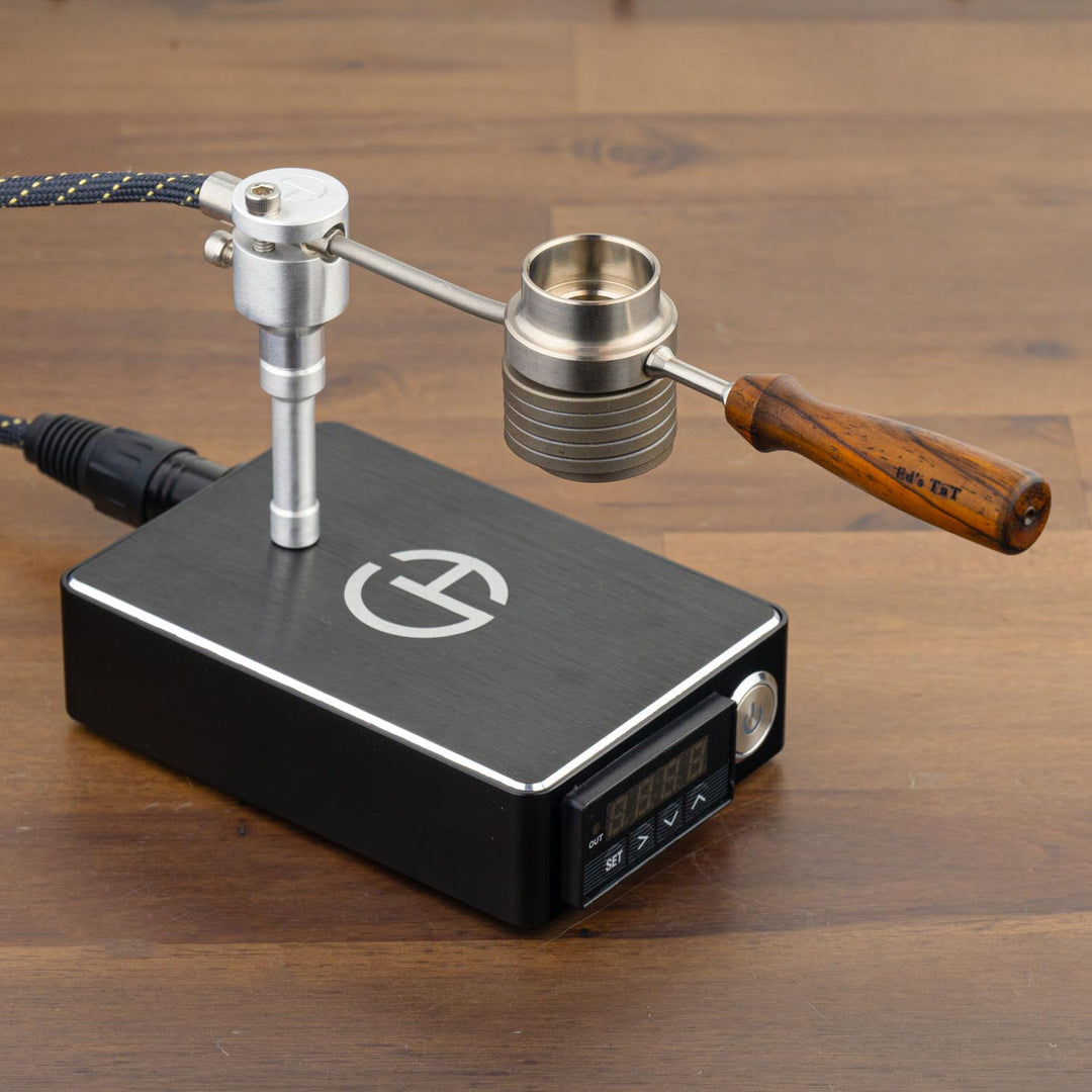 Upgrade your Cannabis Hardware Flowerpot into a wireless vape with Clampy - the revolutionary DIY gadget that pairs with our wireless flower diffusers. Crafted from premium 6061 aluminum. Clampy features a 1/4-20 threaded coil post that securely holds any standard coil. This allows you to use it with any banger or flower diffuser.