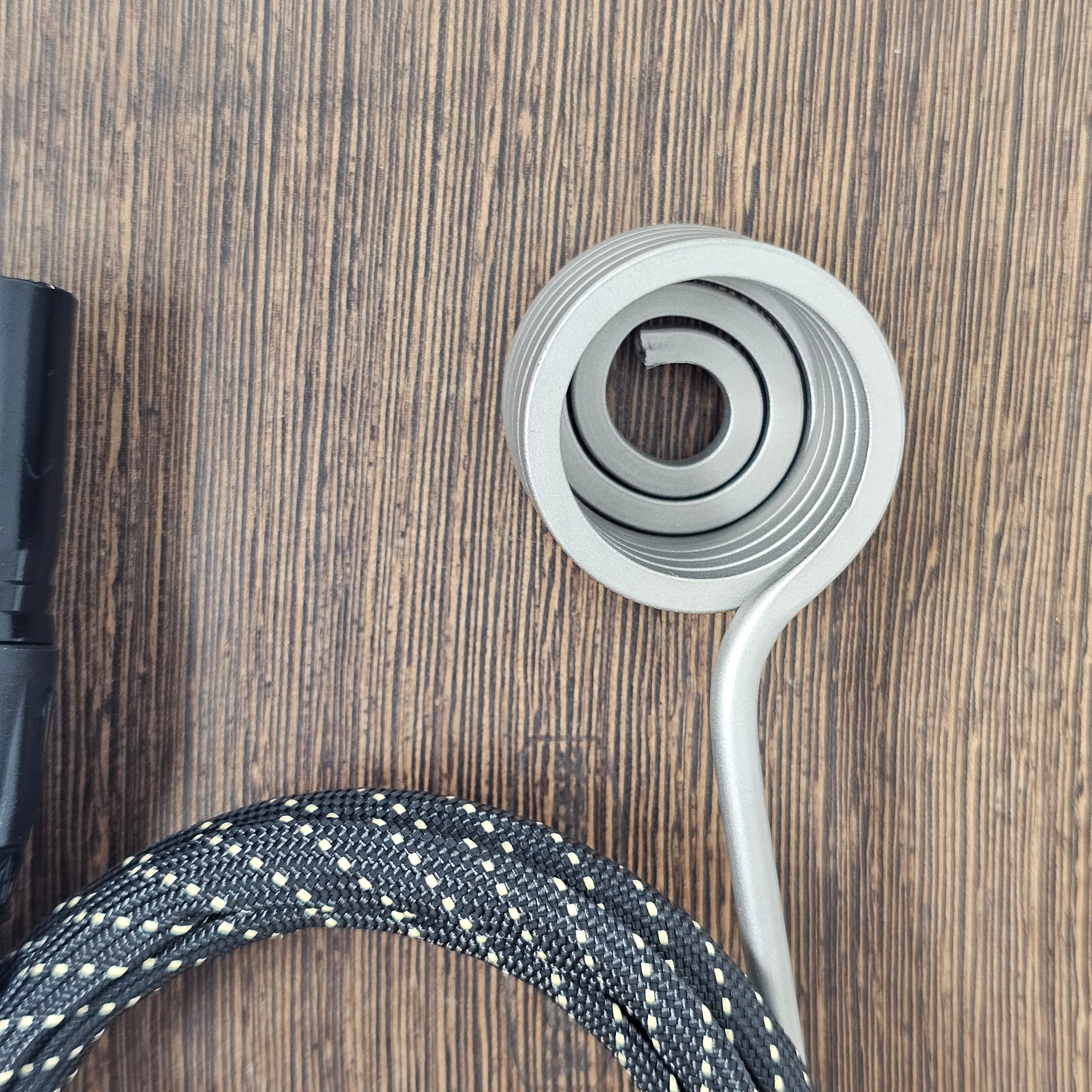 25mm Axial Enail Coil for XLR Controllers (Works with Auber, Crossing Tech and Disorderly Conduction PID's as well as others with the identical pinout below. Does not work with high five and others with XLR but DIFFERENT pinout.
Braided Kevlar Sheath Protects Wires
Available in 110v or 220v
110v Works in North America
220v Works in UK, EU, AU
30 day warranty
Optional handle(s)
Cannabis Hardware Aluminum Handle
Ed's TnT Cocobolo Wood Handle
Ed's TnT Tigerwood Handle
