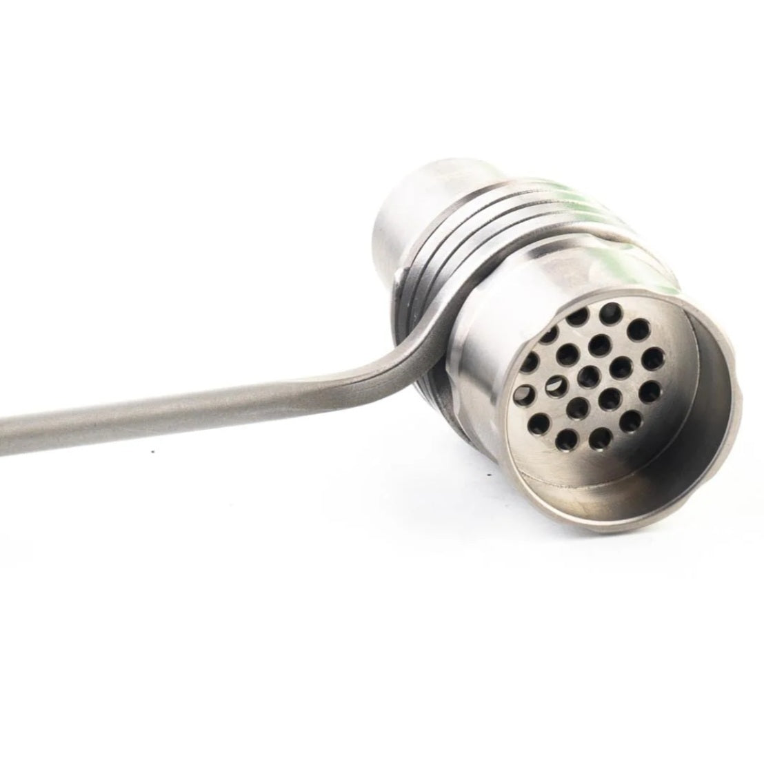 Continuing the evolution....
The new Flowerpot F16 head is created at a time where ball vapes require some refinement. This new Flowerpot head packs a punch as the heat sink is improved by the addition of a solid titanium machined cap and a machined screen at the bottom which further improves the conduction and retention of heat throughout the device.
There are two barrel designs, the F16 barrel is an injector style "male" head which will sit inside the shovelhead bowl and any other injector style bowls.