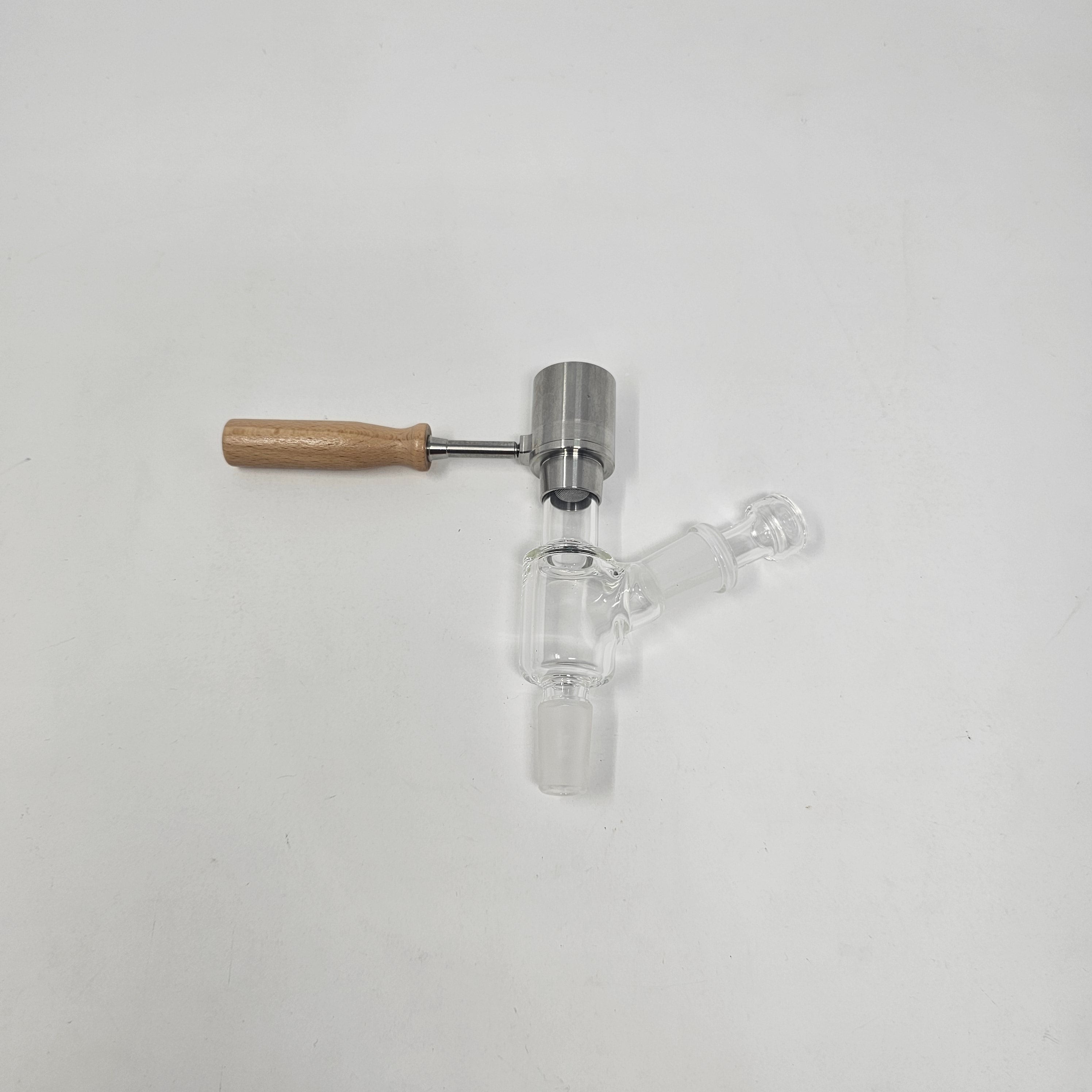 Combination heater with diffuser and injector functions. Premium heat diffusion with 520 3mm gem-cut rubies for even heating and flavor. Compatible with 25mm axial coils, various bowls, 18mm and 14mm glass rigs (recommended 18mm). Durable wooden handle. Titanium diffuser for long-lasting performance.