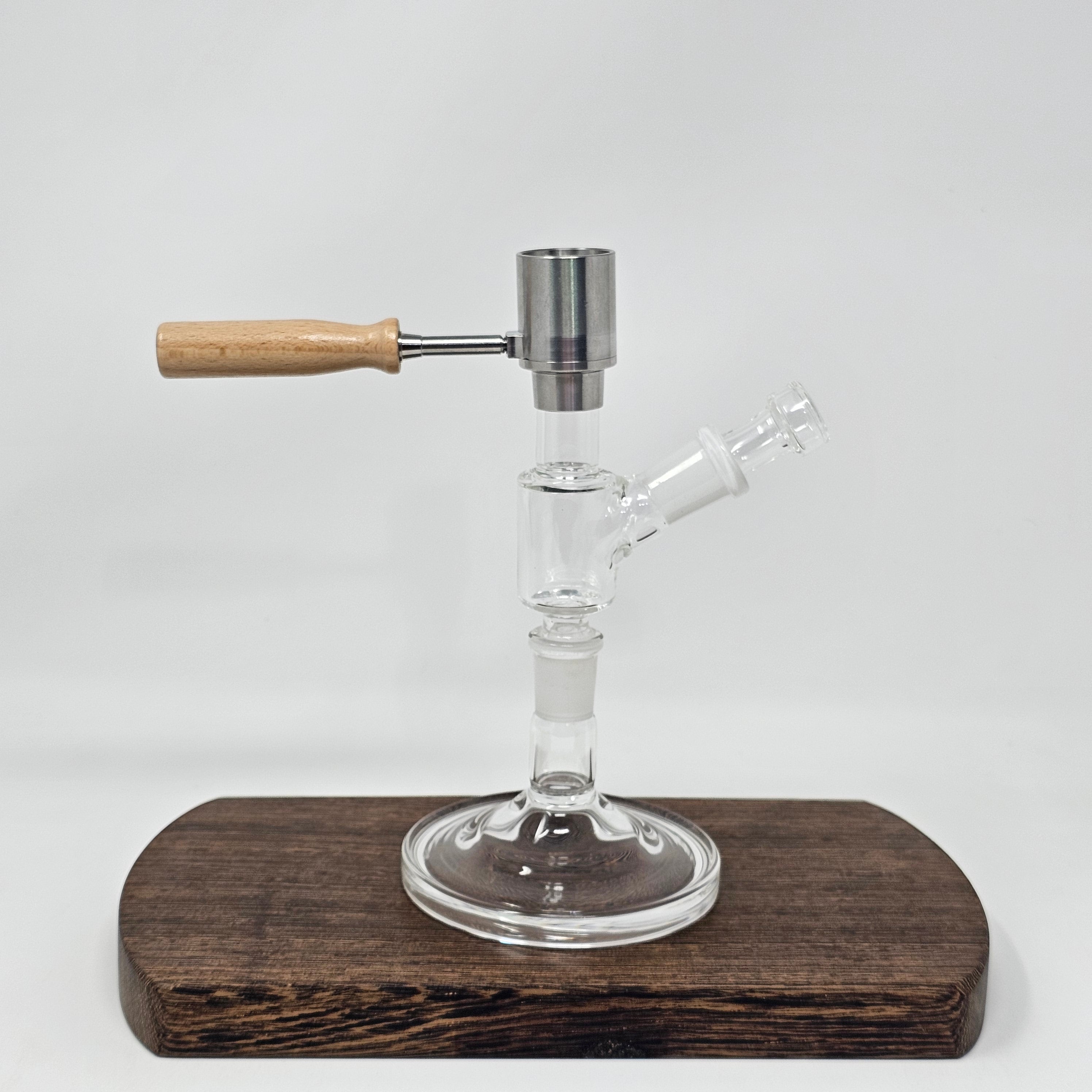 Combination heater with diffuser and injector functions. Premium heat diffusion with 520 3mm gem-cut rubies for even heating and flavor. Compatible with 25mm axial coils, various bowls, 18mm and 14mm glass rigs (recommended 18mm). Durable wooden handle. Titanium diffuser for long-lasting performance.