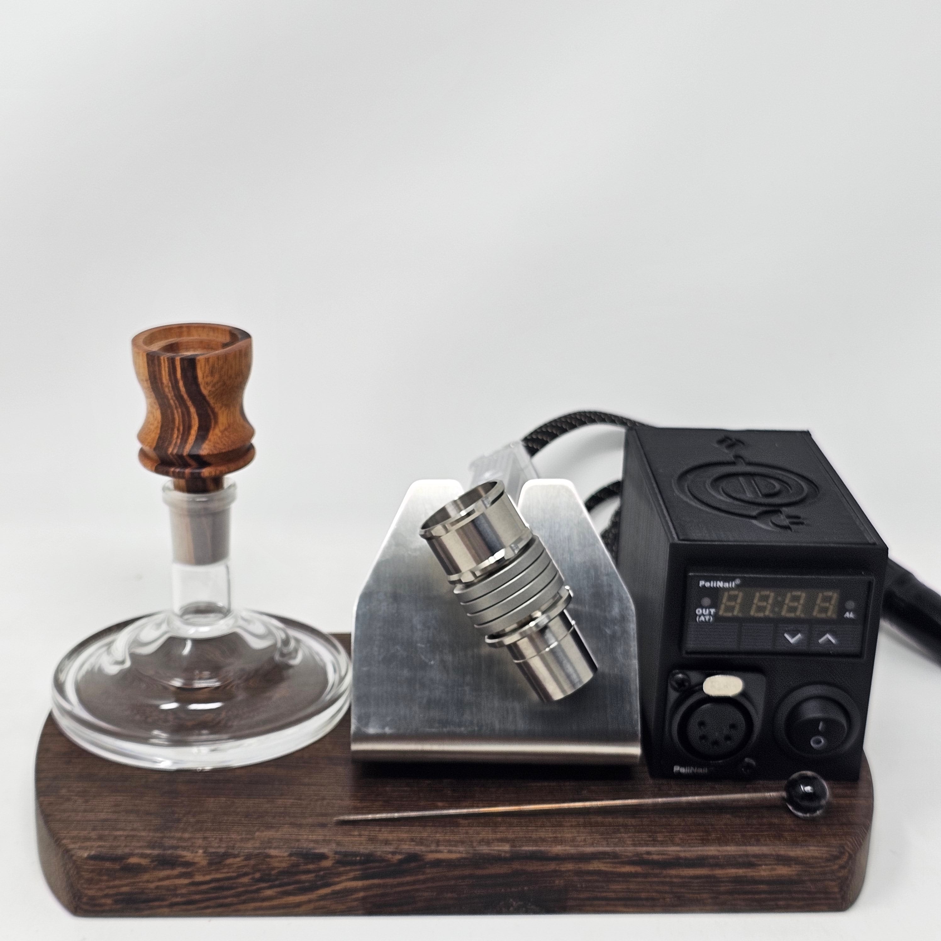 The new Cannabis Hardware Flowerpot F16 head is created at a time where ball vapes require some refinement. This new flowerpot head packs a punch as the heat sink is improved by the addition of a solid titanium machined cap and a machined screen at the bottom which further improves the conduction and retention of heat throughout the device.
