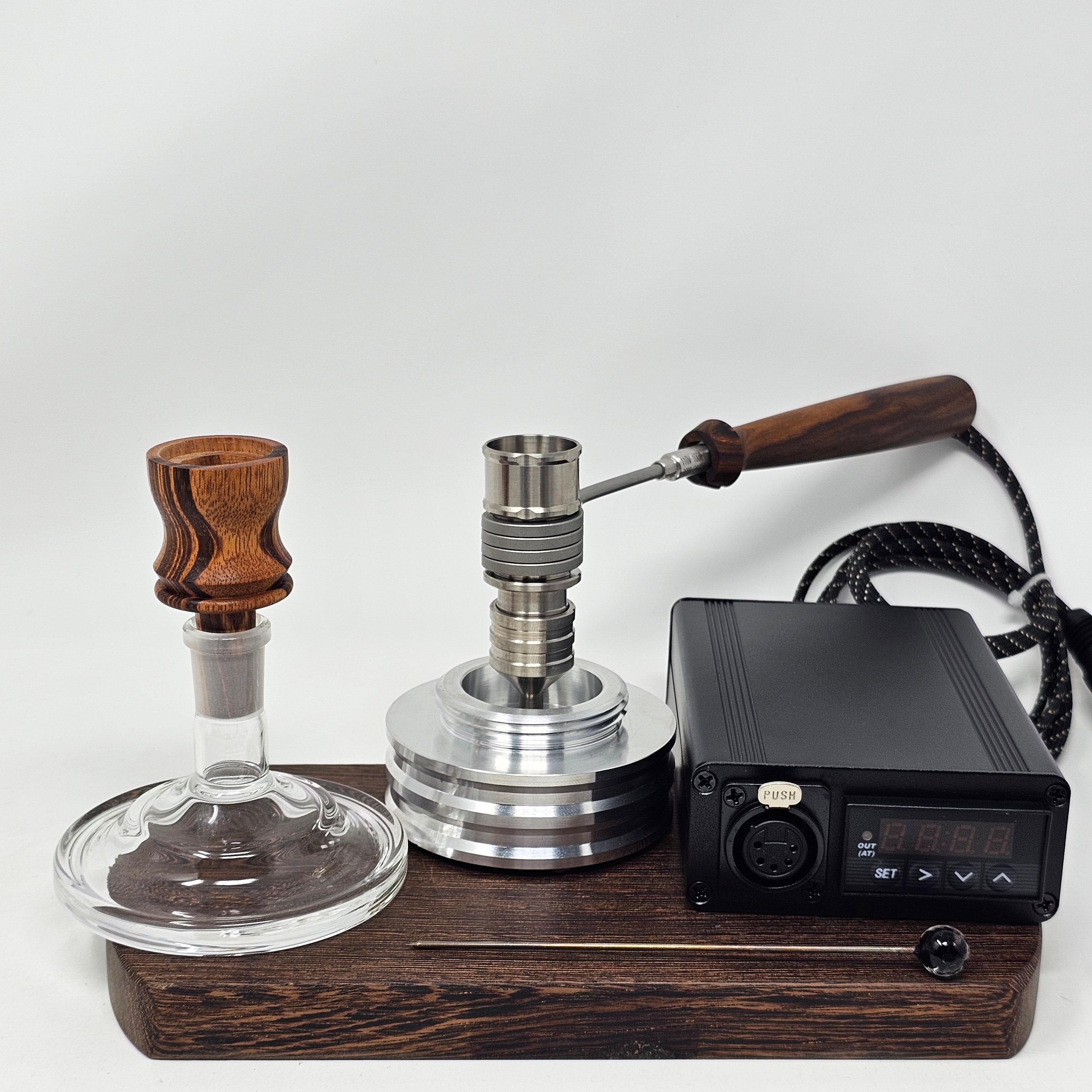 The new Cannabis Hardware Flowerpot F16 head is created at a time where ball vapes require some refinement. This new flowerpot head packs a punch as the heat sink is improved by the addition of a solid titanium machined cap and a machined screen at the bottom which further improves the conduction and retention of heat throughout the device.