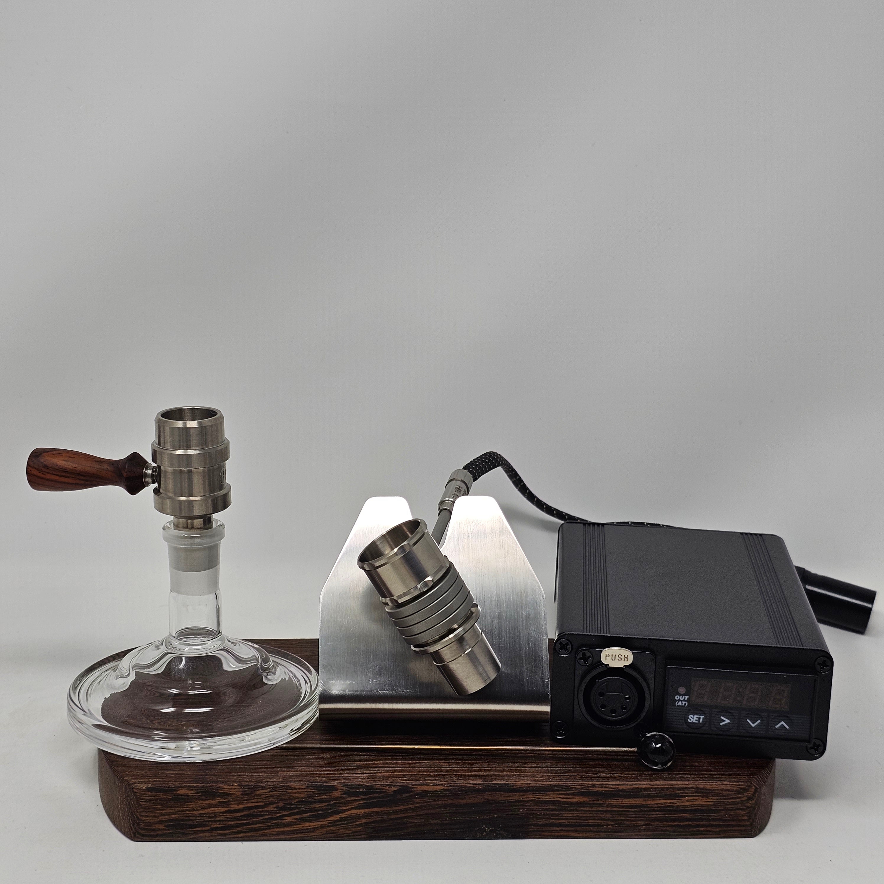 The new Cannabis Hardware Flowerpot F16 head is created at a time where ball vapes require some refinement. This new flowerpot head packs a punch as the heat sink is improved by the addition of a solid titanium machined cap and a machined screen at the bottom which further improves the conduction and retention of heat throughout the device.