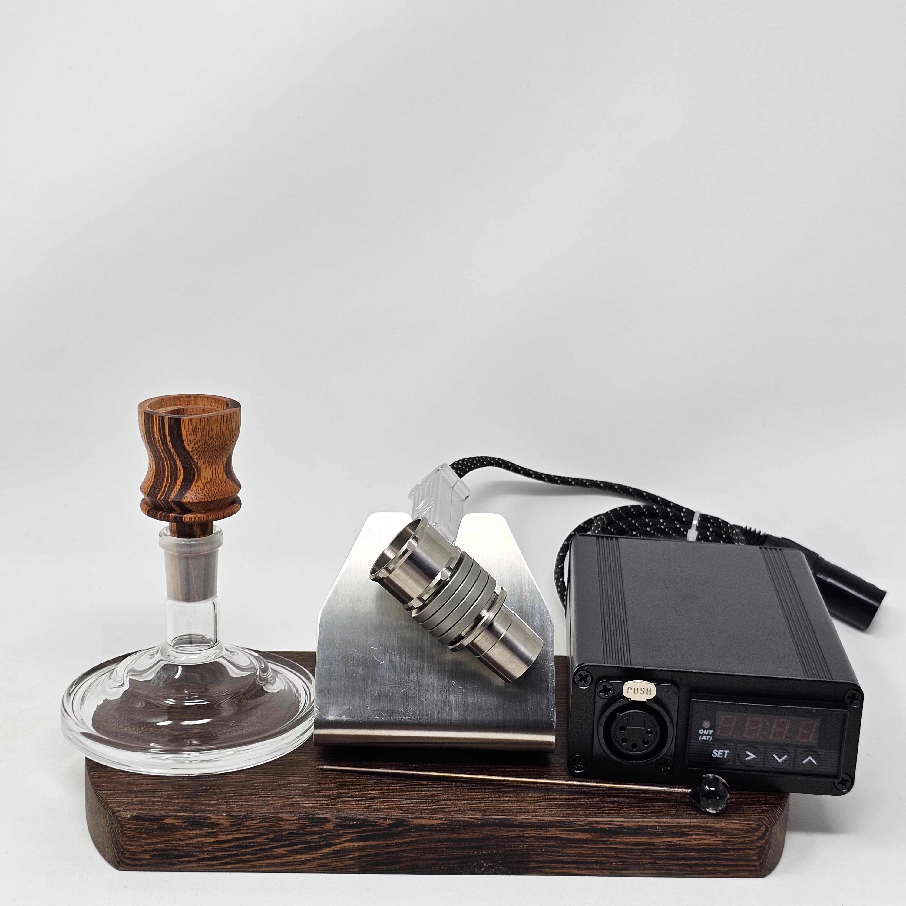 The new Cannabis Hardware Flowerpot F16 head is created at a time where ball vapes require some refinement. This new flowerpot head packs a punch as the heat sink is improved by the addition of a solid titanium machined cap and a machined screen at the bottom which further improves the conduction and retention of heat throughout the device.