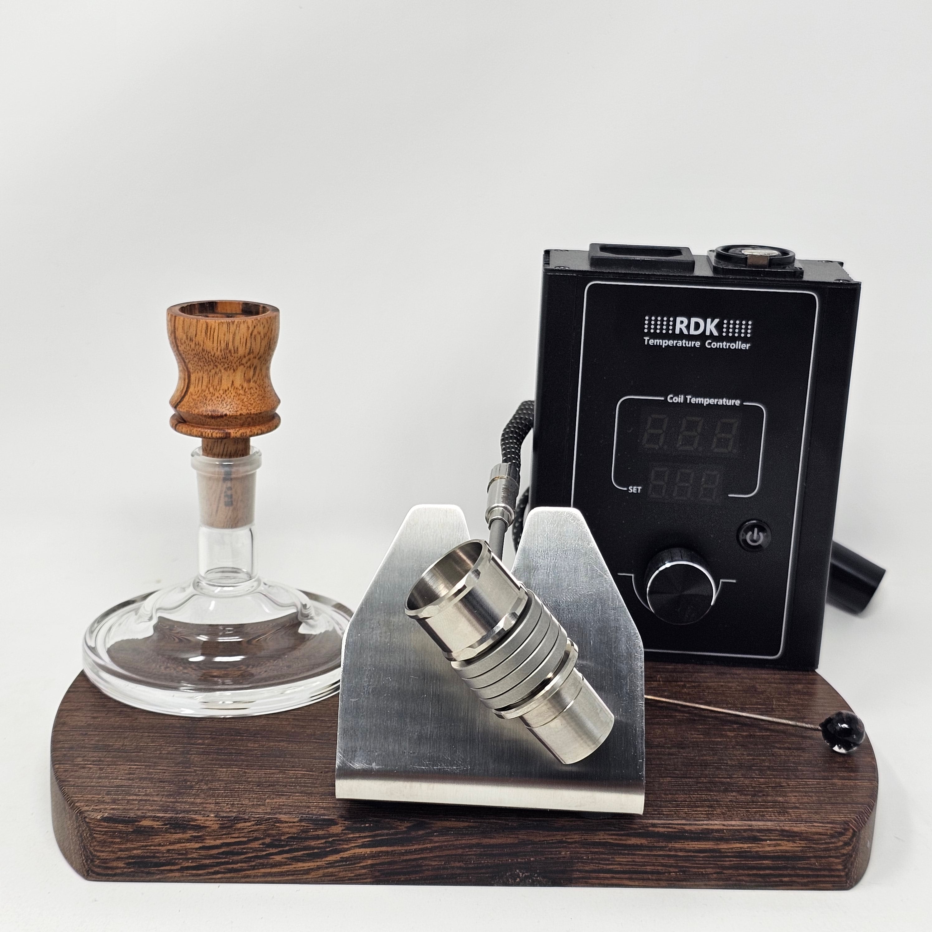 The new Cannabis Hardware Flowerpot F16 head is created at a time where ball vapes require some refinement. This new flowerpot head packs a punch as the heat sink is improved by the addition of a solid titanium machined cap and a machined screen at the bottom which further improves the conduction and retention of heat throughout the device.