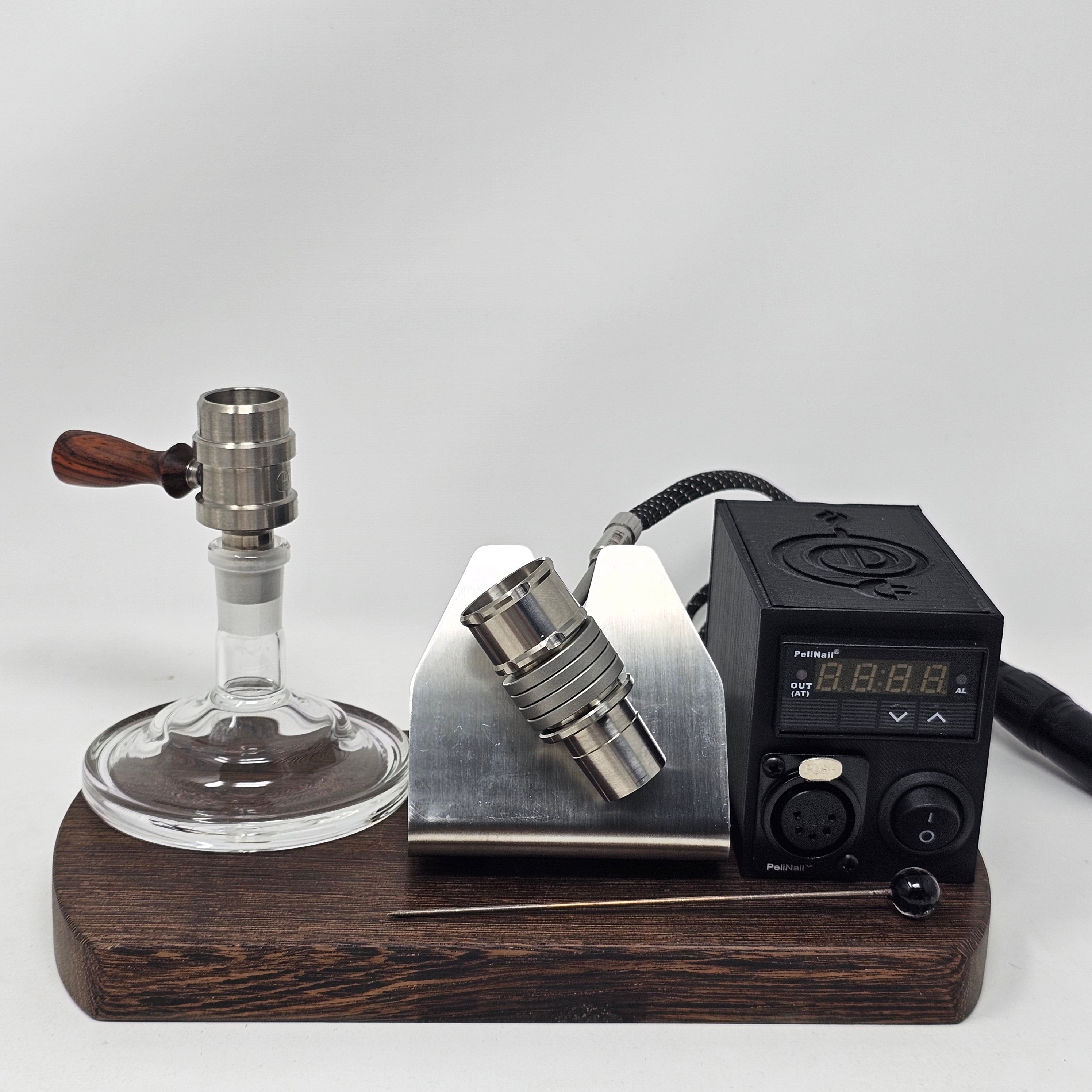 The new Cannabis Hardware Flowerpot F16 head is created at a time where ball vapes require some refinement. This new flowerpot head packs a punch as the heat sink is improved by the addition of a solid titanium machined cap and a machined screen at the bottom which further improves the conduction and retention of heat throughout the device.