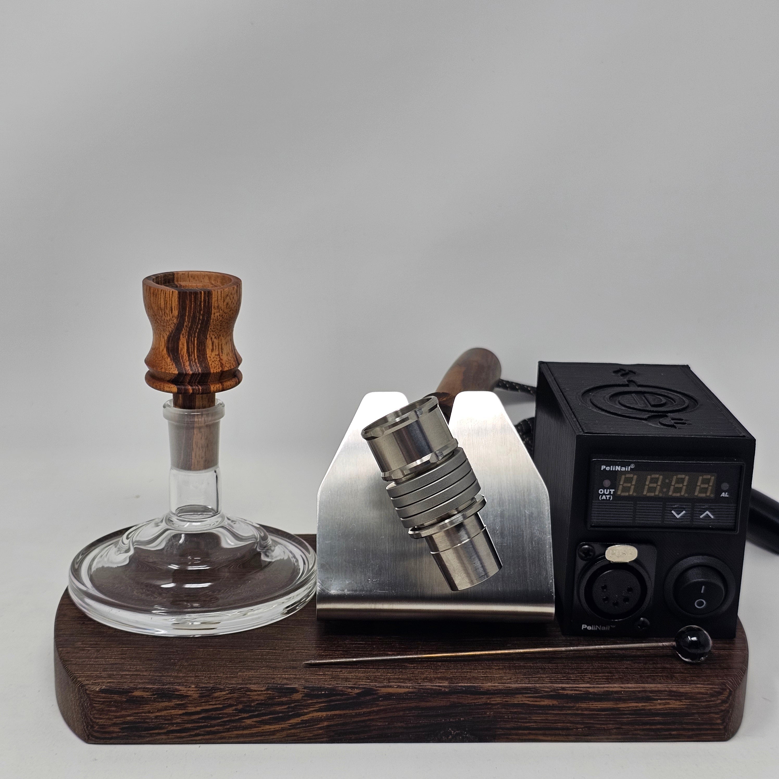 The new Cannabis Hardware Flowerpot F16 head is created at a time where ball vapes require some refinement. This new flowerpot head packs a punch as the heat sink is improved by the addition of a solid titanium machined cap and a machined screen at the bottom which further improves the conduction and retention of heat throughout the device.