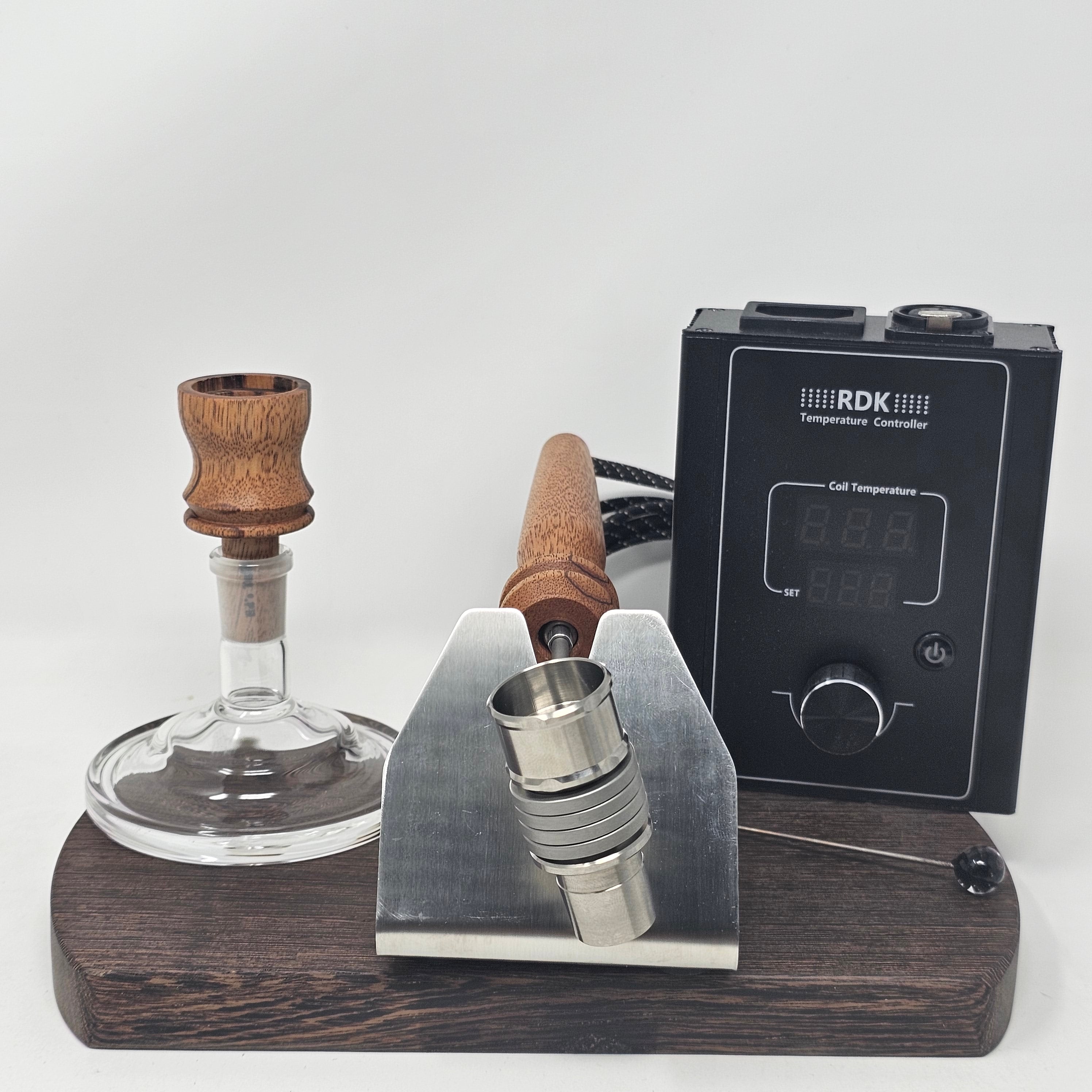 The new Cannabis Hardware Flowerpot F16 head is created at a time where ball vapes require some refinement. This new flowerpot head packs a punch as the heat sink is improved by the addition of a solid titanium machined cap and a machined screen at the bottom which further improves the conduction and retention of heat throughout the device.