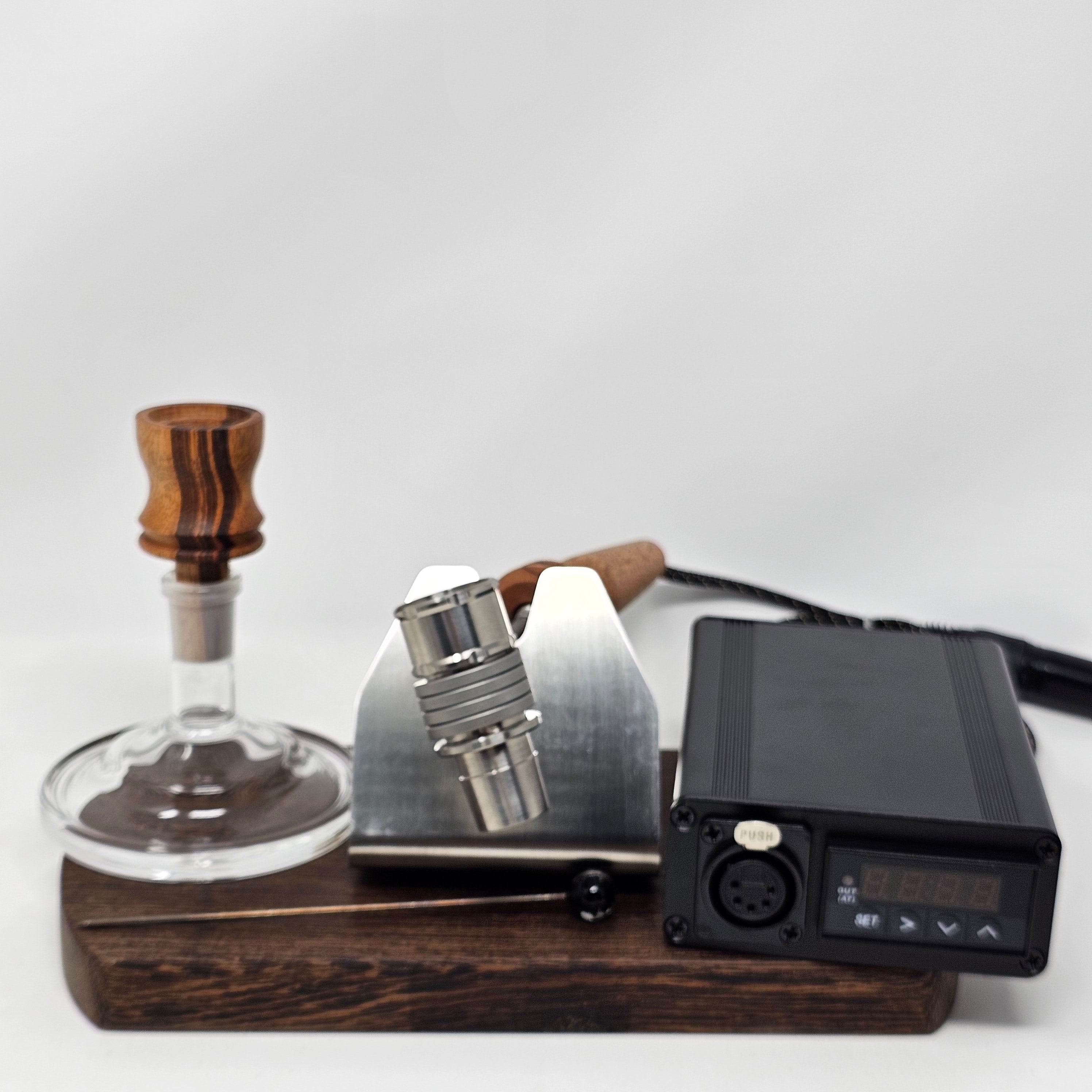 The new Cannabis Hardware Flowerpot F16 head is created at a time where ball vapes require some refinement. This new flowerpot head packs a punch as the heat sink is improved by the addition of a solid titanium machined cap and a machined screen at the bottom which further improves the conduction and retention of heat throughout the device.