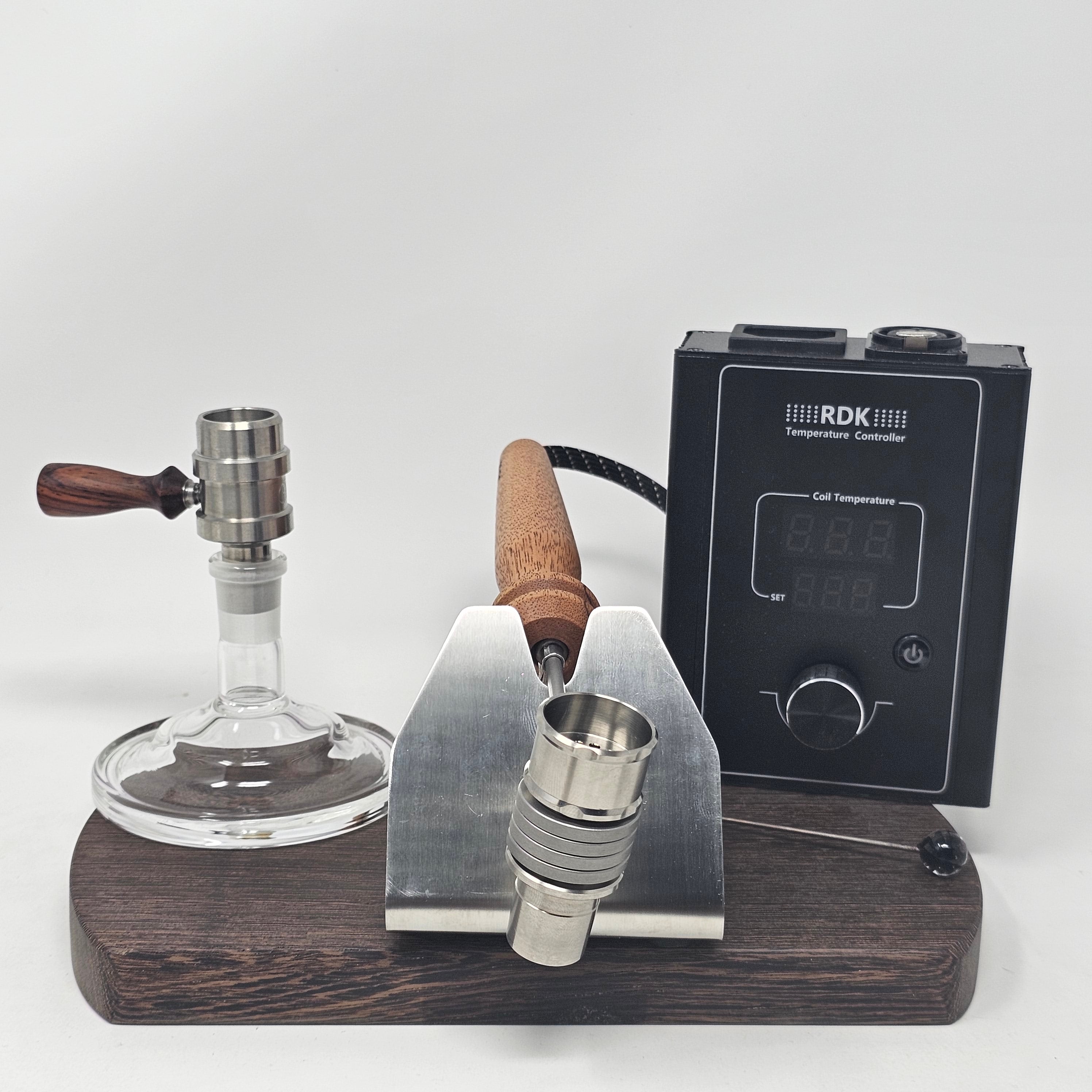 The new Cannabis Hardware Flowerpot F16 head is created at a time where ball vapes require some refinement. This new flowerpot head packs a punch as the heat sink is improved by the addition of a solid titanium machined cap and a machined screen at the bottom which further improves the conduction and retention of heat throughout the device.