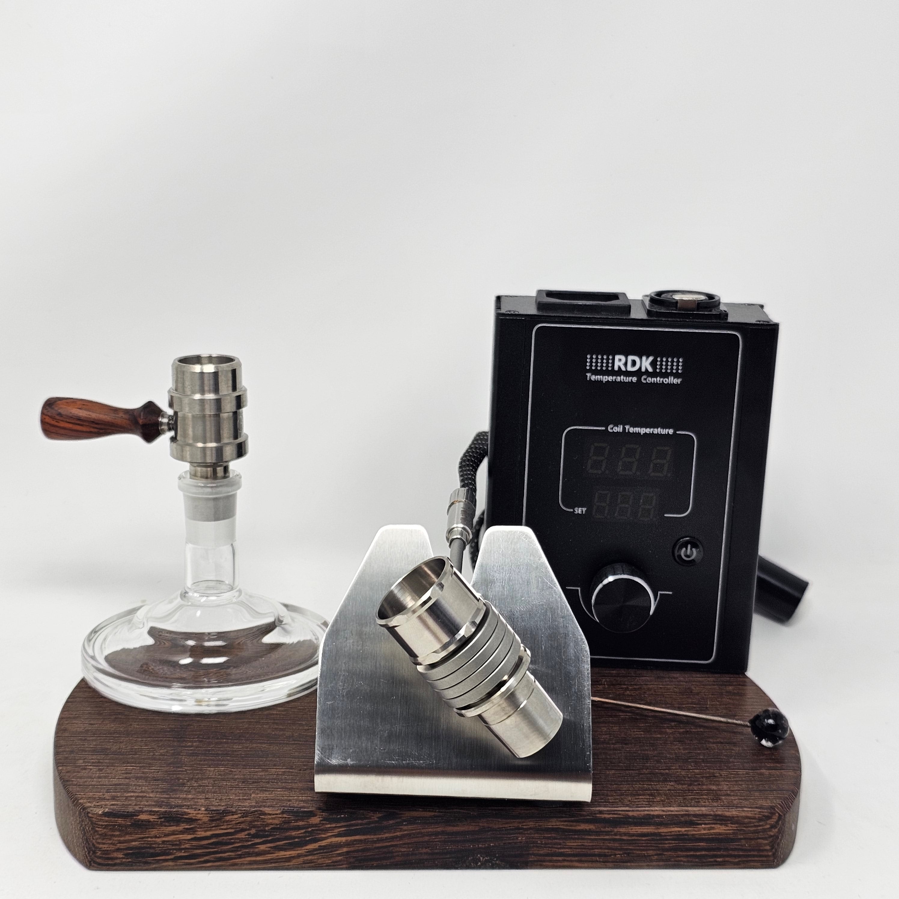 The new Cannabis Hardware Flowerpot F16 head is created at a time where ball vapes require some refinement. This new flowerpot head packs a punch as the heat sink is improved by the addition of a solid titanium machined cap and a machined screen at the bottom which further improves the conduction and retention of heat throughout the device.