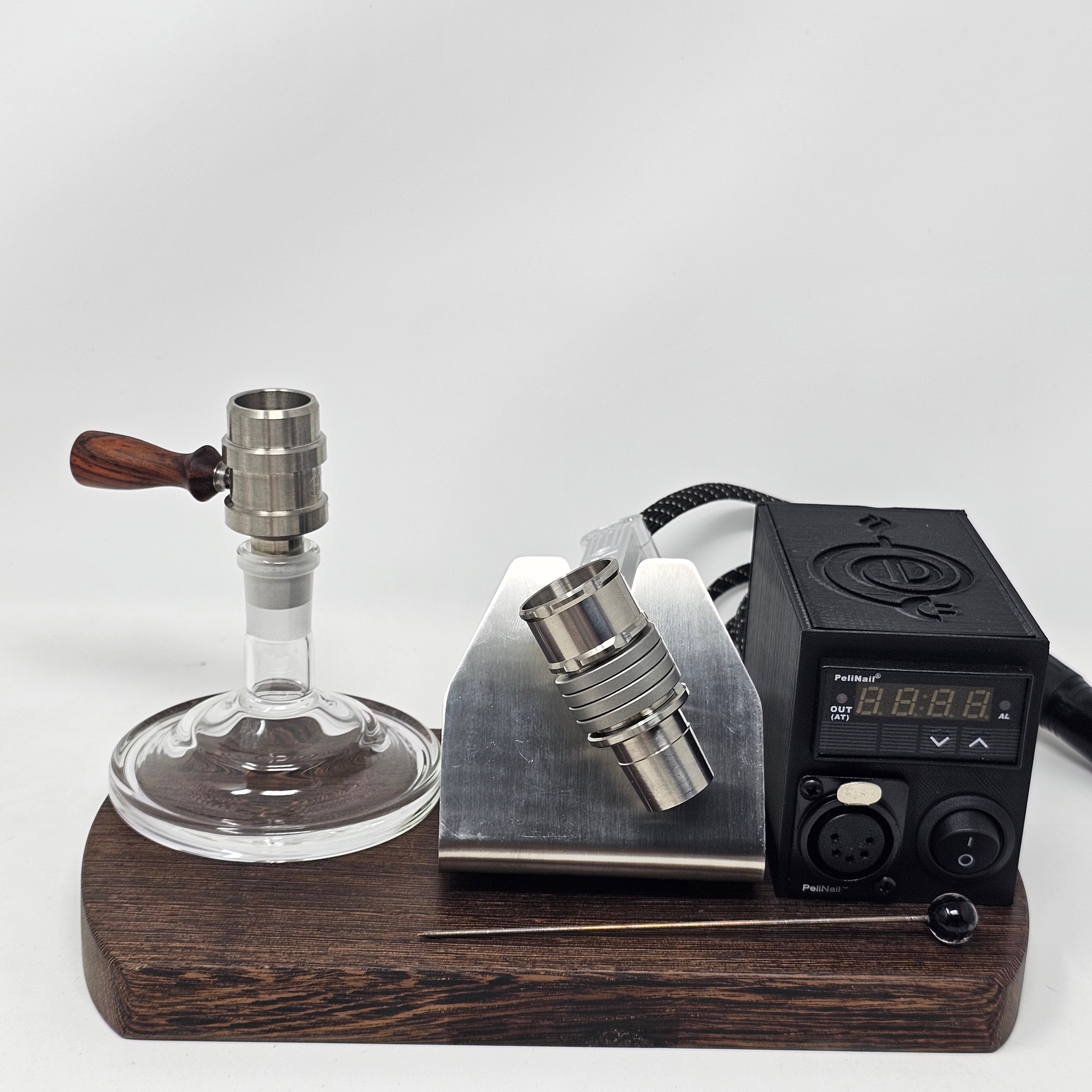 The new Cannabis Hardware Flowerpot F16 head is created at a time where ball vapes require some refinement. This new flowerpot head packs a punch as the heat sink is improved by the addition of a solid titanium machined cap and a machined screen at the bottom which further improves the conduction and retention of heat throughout the device.