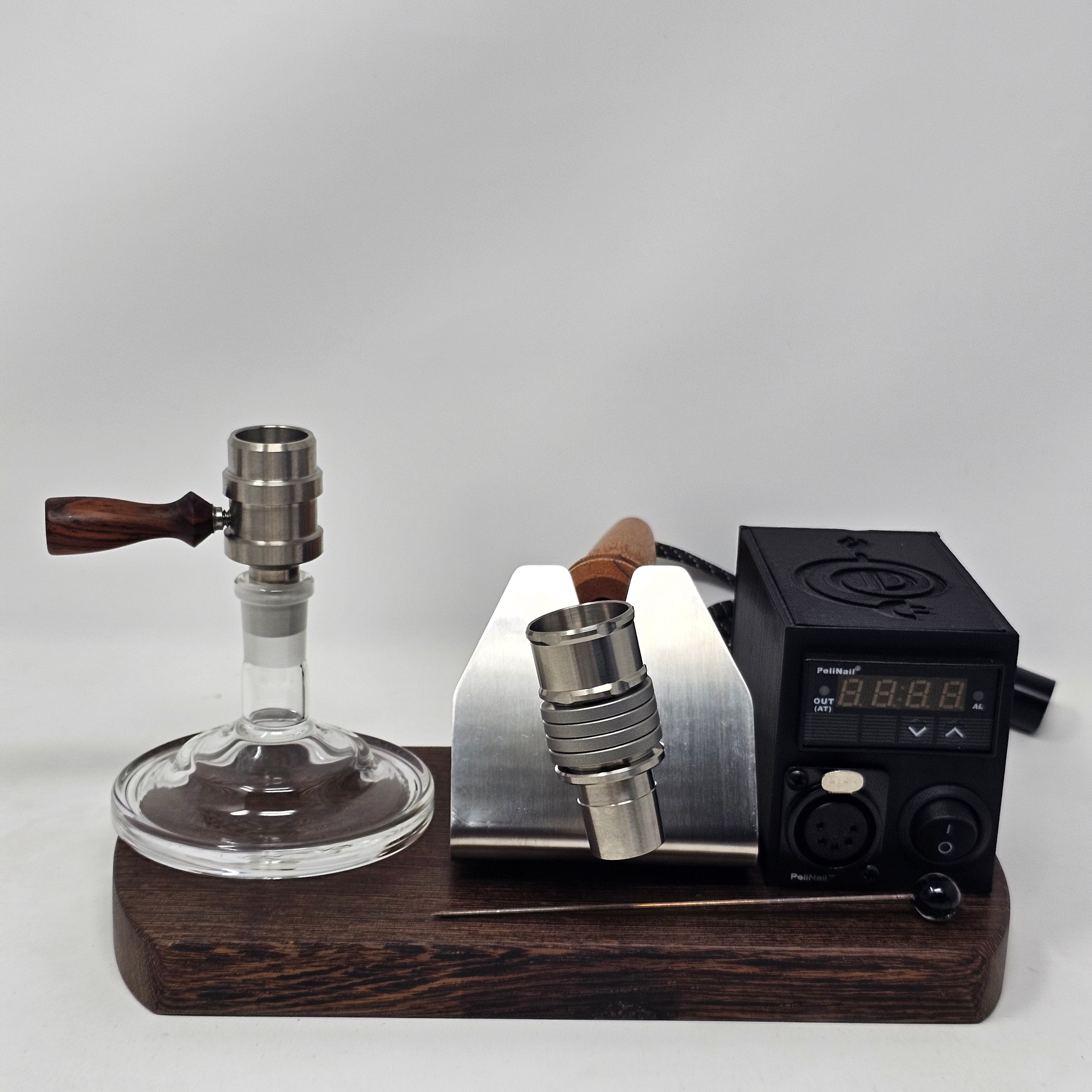 The new Cannabis Hardware Flowerpot F16 head is created at a time where ball vapes require some refinement. This new flowerpot head packs a punch as the heat sink is improved by the addition of a solid titanium machined cap and a machined screen at the bottom which further improves the conduction and retention of heat throughout the device.