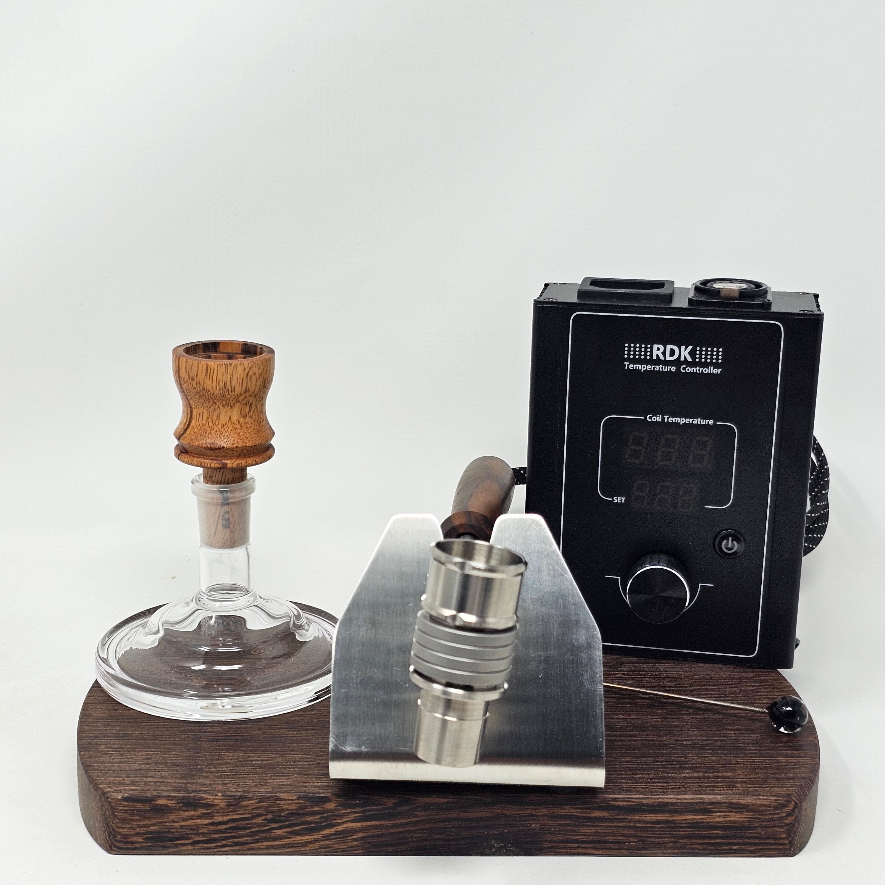 The new Cannabis Hardware Flowerpot F16 head is created at a time where ball vapes require some refinement. This new flowerpot head packs a punch as the heat sink is improved by the addition of a solid titanium machined cap and a machined screen at the bottom which further improves the conduction and retention of heat throughout the device.