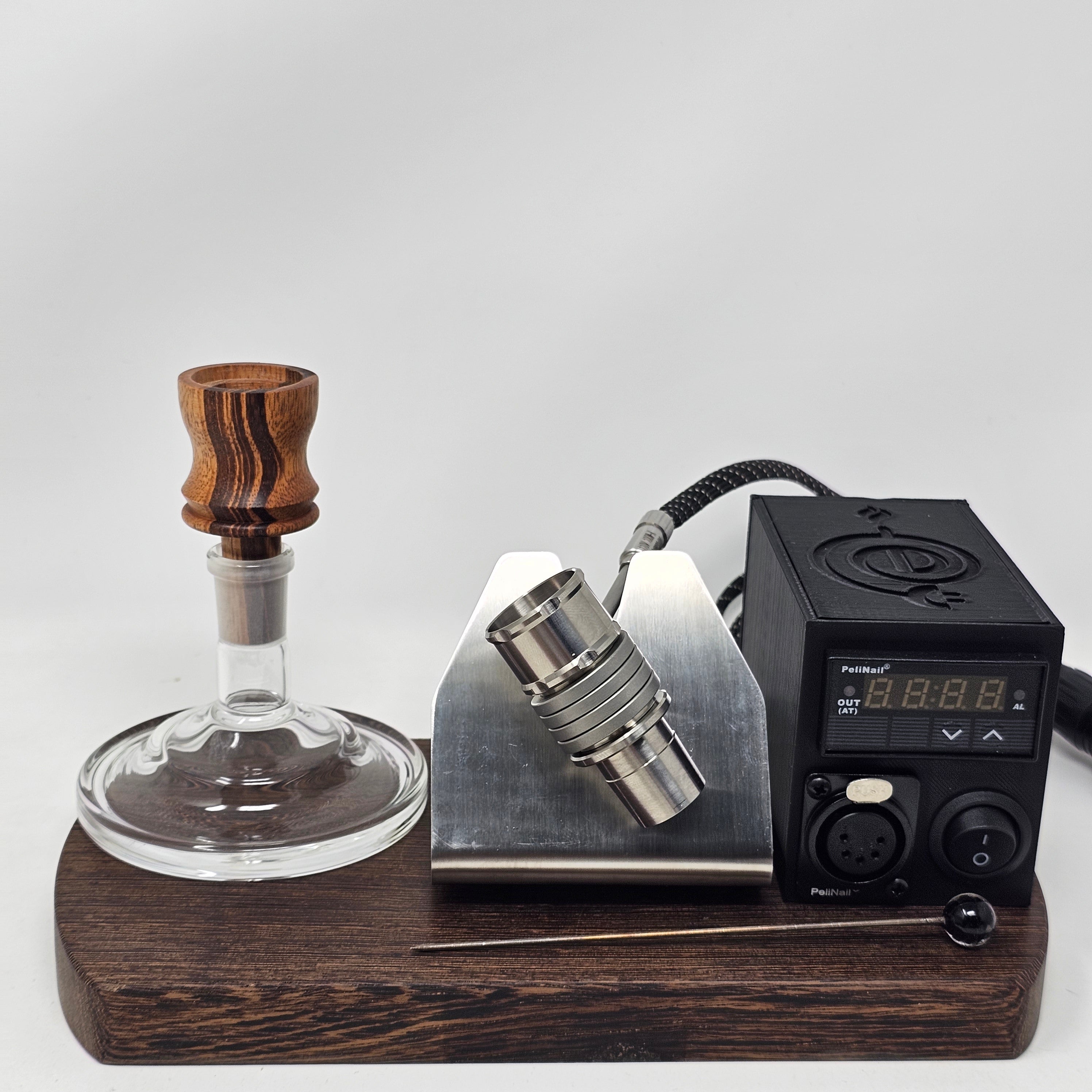 The new Cannabis Hardware Flowerpot F16 head is created at a time where ball vapes require some refinement. This new flowerpot head packs a punch as the heat sink is improved by the addition of a solid titanium machined cap and a machined screen at the bottom which further improves the conduction and retention of heat throughout the device.