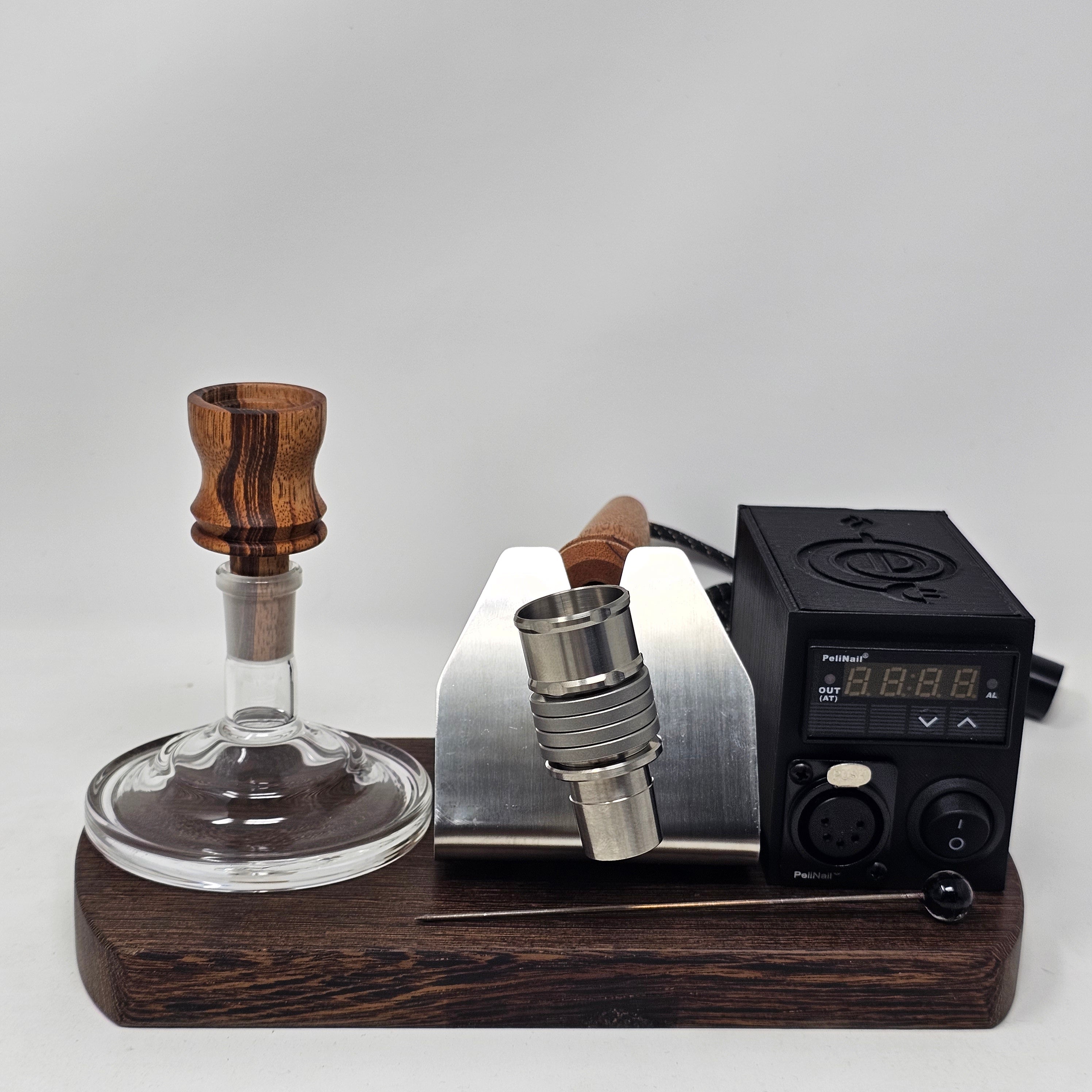 The new Cannabis Hardware Flowerpot F16 head is created at a time where ball vapes require some refinement. This new flowerpot head packs a punch as the heat sink is improved by the addition of a solid titanium machined cap and a machined screen at the bottom which further improves the conduction and retention of heat throughout the device.