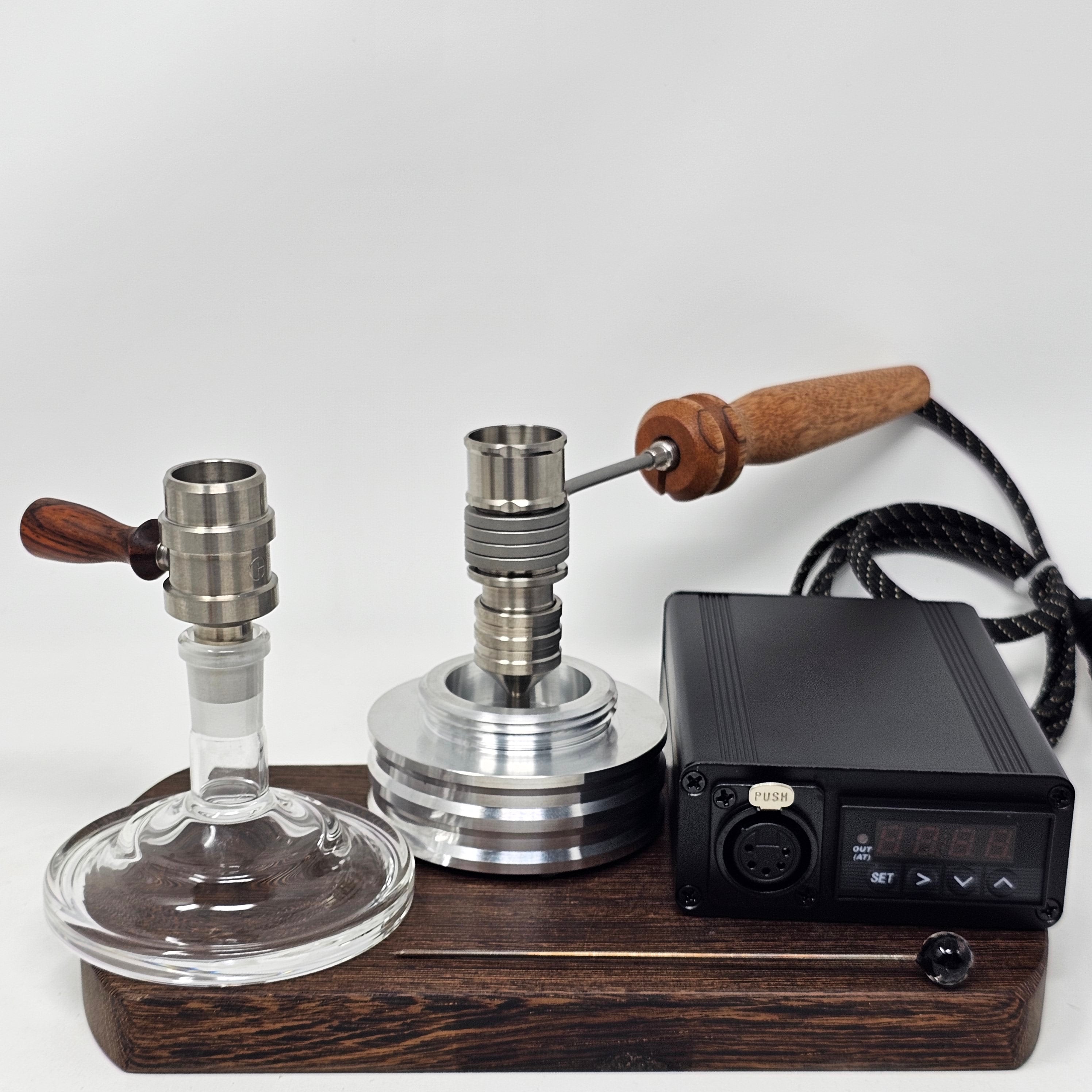 The new Cannabis Hardware Flowerpot F16 head is created at a time where ball vapes require some refinement. This new flowerpot head packs a punch as the heat sink is improved by the addition of a solid titanium machined cap and a machined screen at the bottom which further improves the conduction and retention of heat throughout the device.