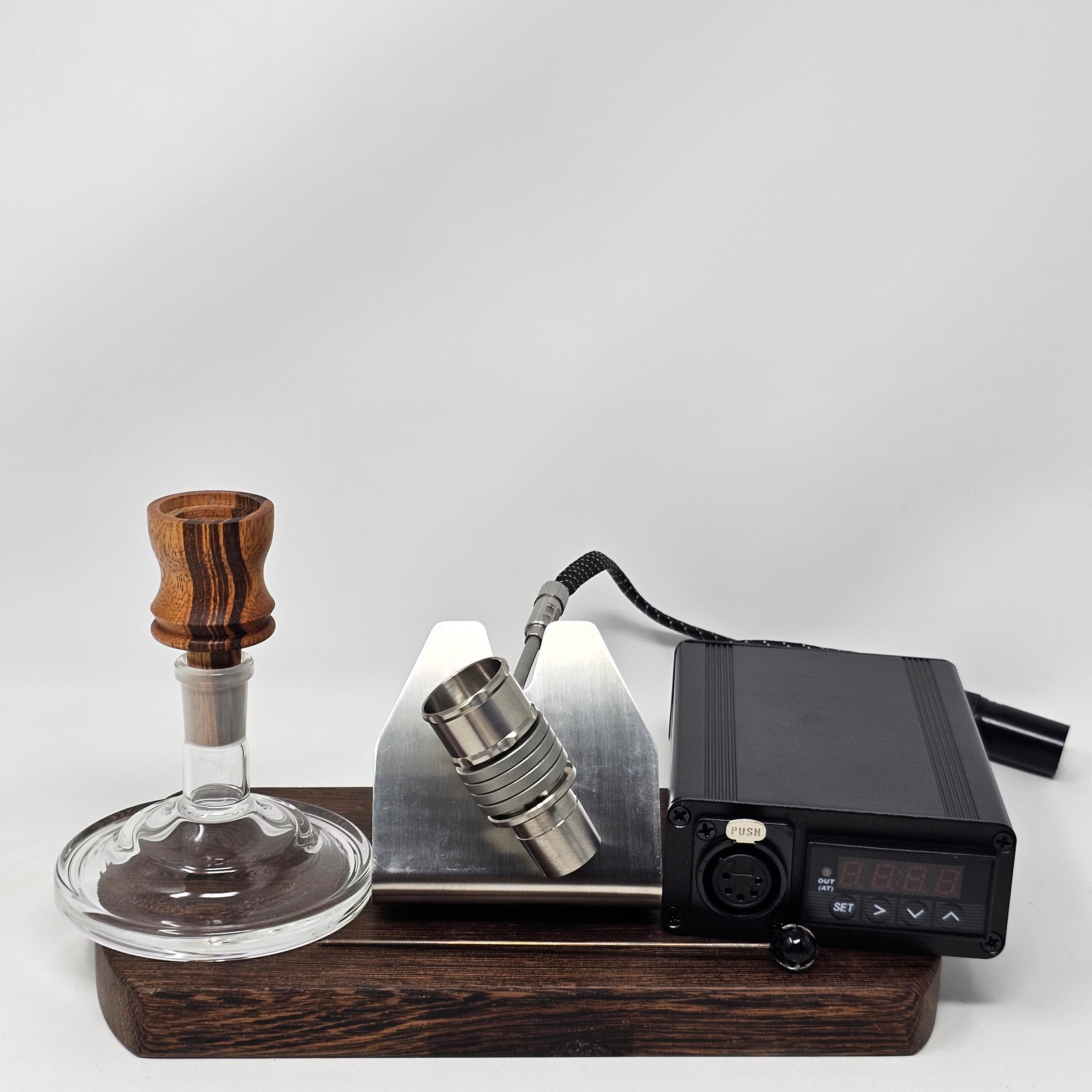 The new Cannabis Hardware Flowerpot F16 head is created at a time where ball vapes require some refinement. This new flowerpot head packs a punch as the heat sink is improved by the addition of a solid titanium machined cap and a machined screen at the bottom which further improves the conduction and retention of heat throughout the device.
