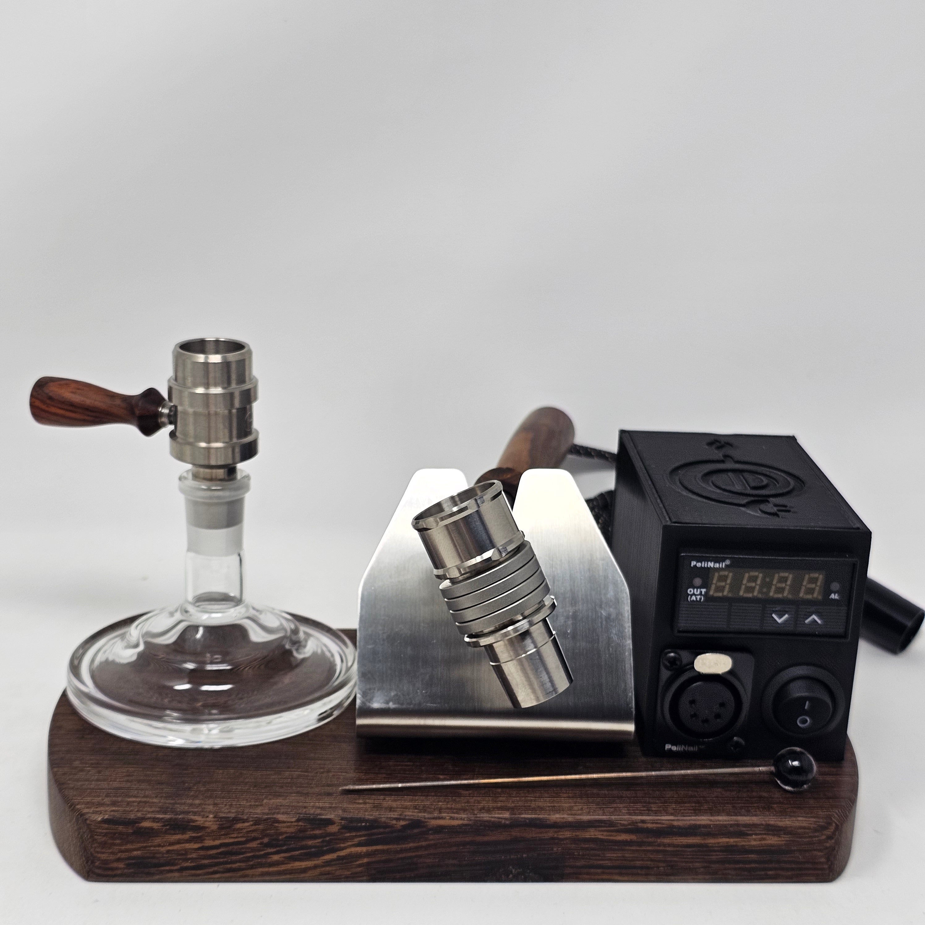 The new Cannabis Hardware Flowerpot F16 head is created at a time where ball vapes require some refinement. This new flowerpot head packs a punch as the heat sink is improved by the addition of a solid titanium machined cap and a machined screen at the bottom which further improves the conduction and retention of heat throughout the device.