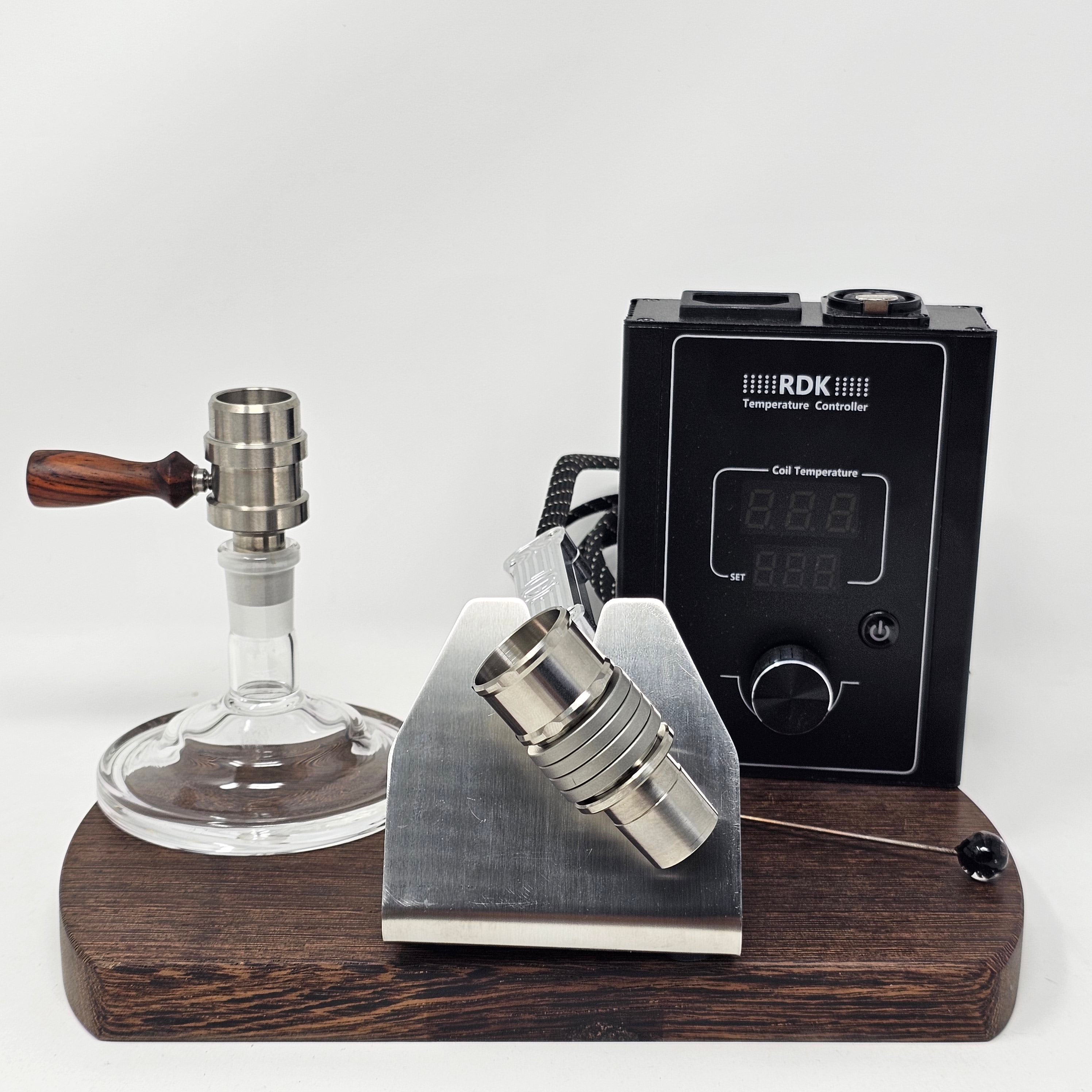 The new Cannabis Hardware Flowerpot F16 head is created at a time where ball vapes require some refinement. This new flowerpot head packs a punch as the heat sink is improved by the addition of a solid titanium machined cap and a machined screen at the bottom which further improves the conduction and retention of heat throughout the device.
