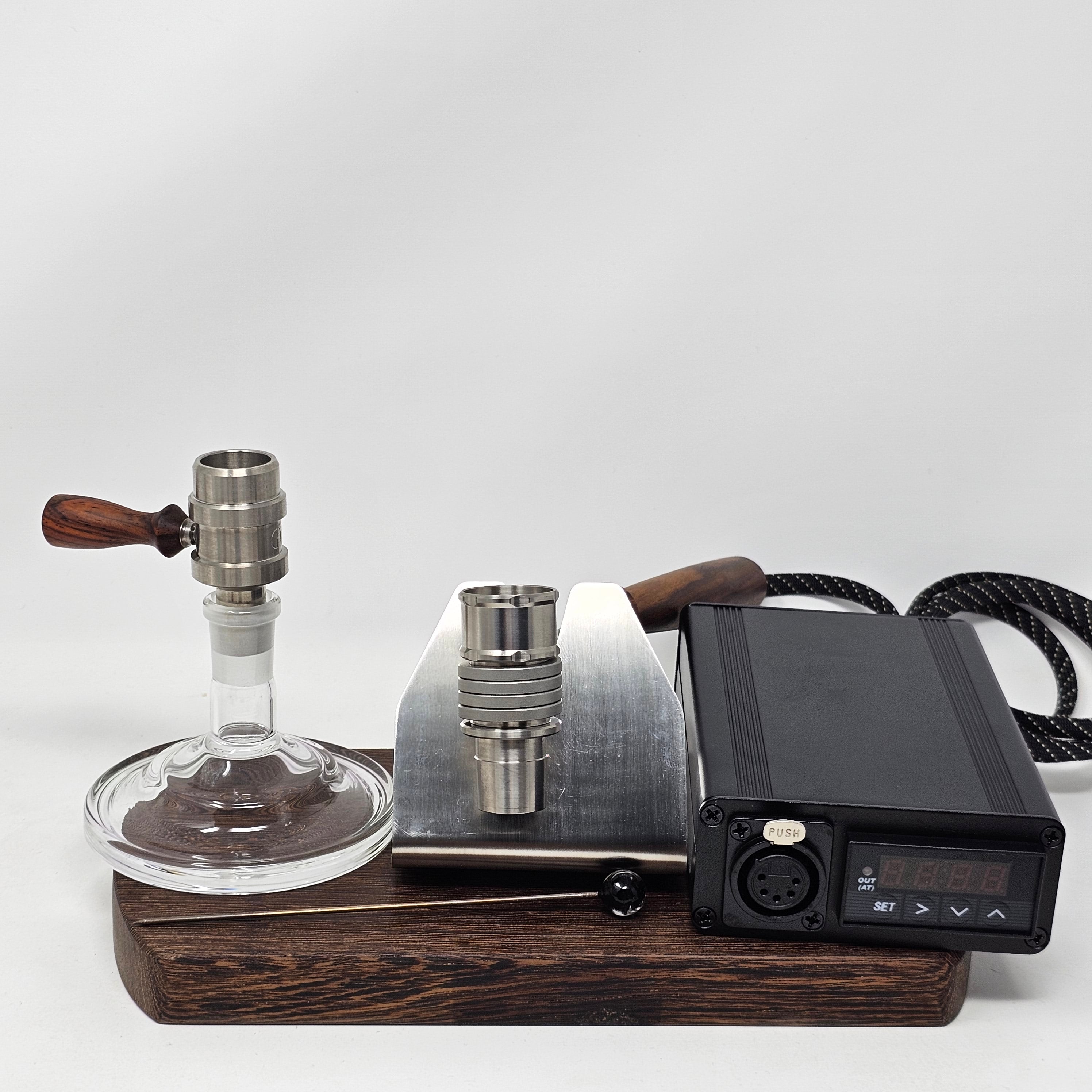 The new Cannabis Hardware Flowerpot F16 head is created at a time where ball vapes require some refinement. This new flowerpot head packs a punch as the heat sink is improved by the addition of a solid titanium machined cap and a machined screen at the bottom which further improves the conduction and retention of heat throughout the device.