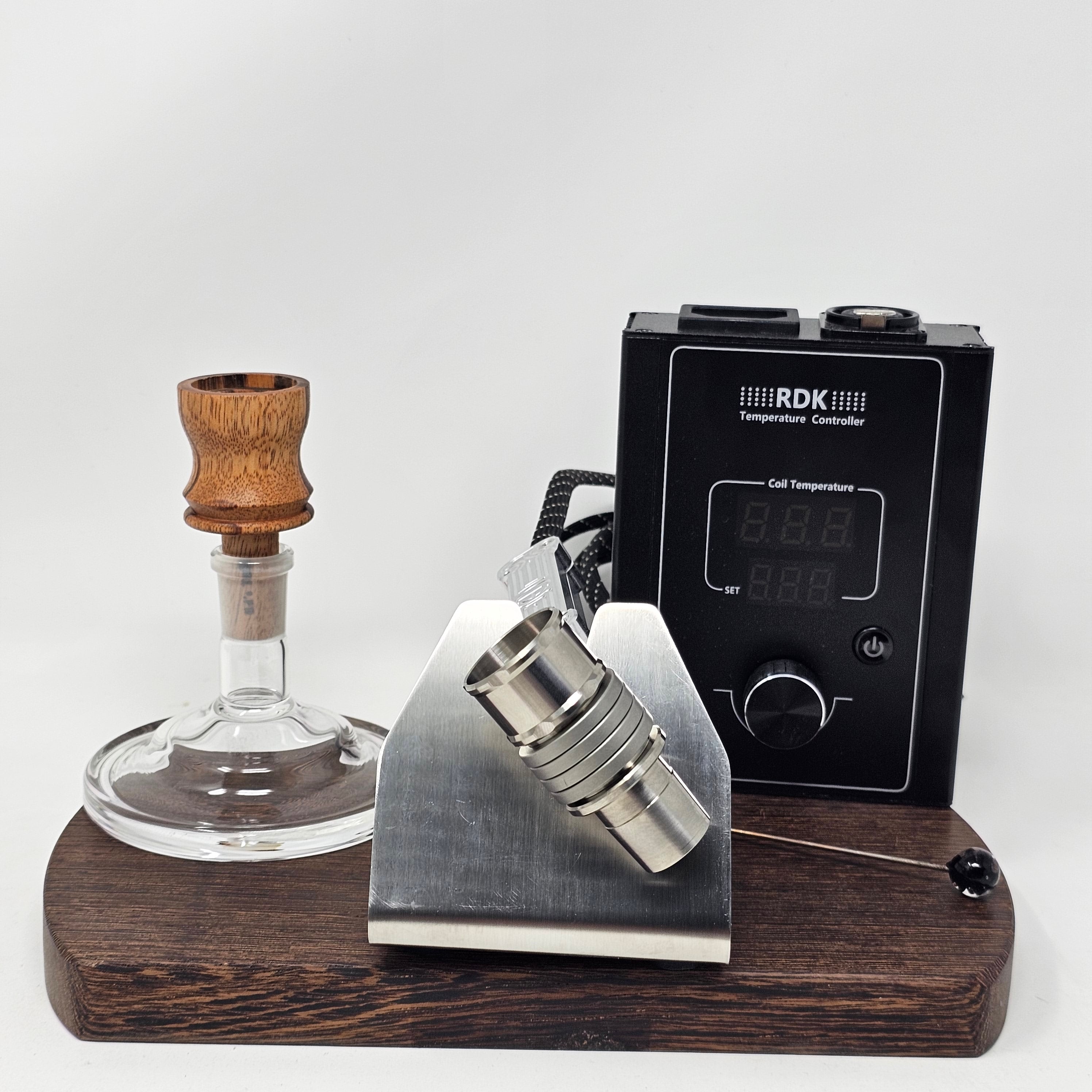 The new Cannabis Hardware Flowerpot F16 head is created at a time where ball vapes require some refinement. This new flowerpot head packs a punch as the heat sink is improved by the addition of a solid titanium machined cap and a machined screen at the bottom which further improves the conduction and retention of heat throughout the device.