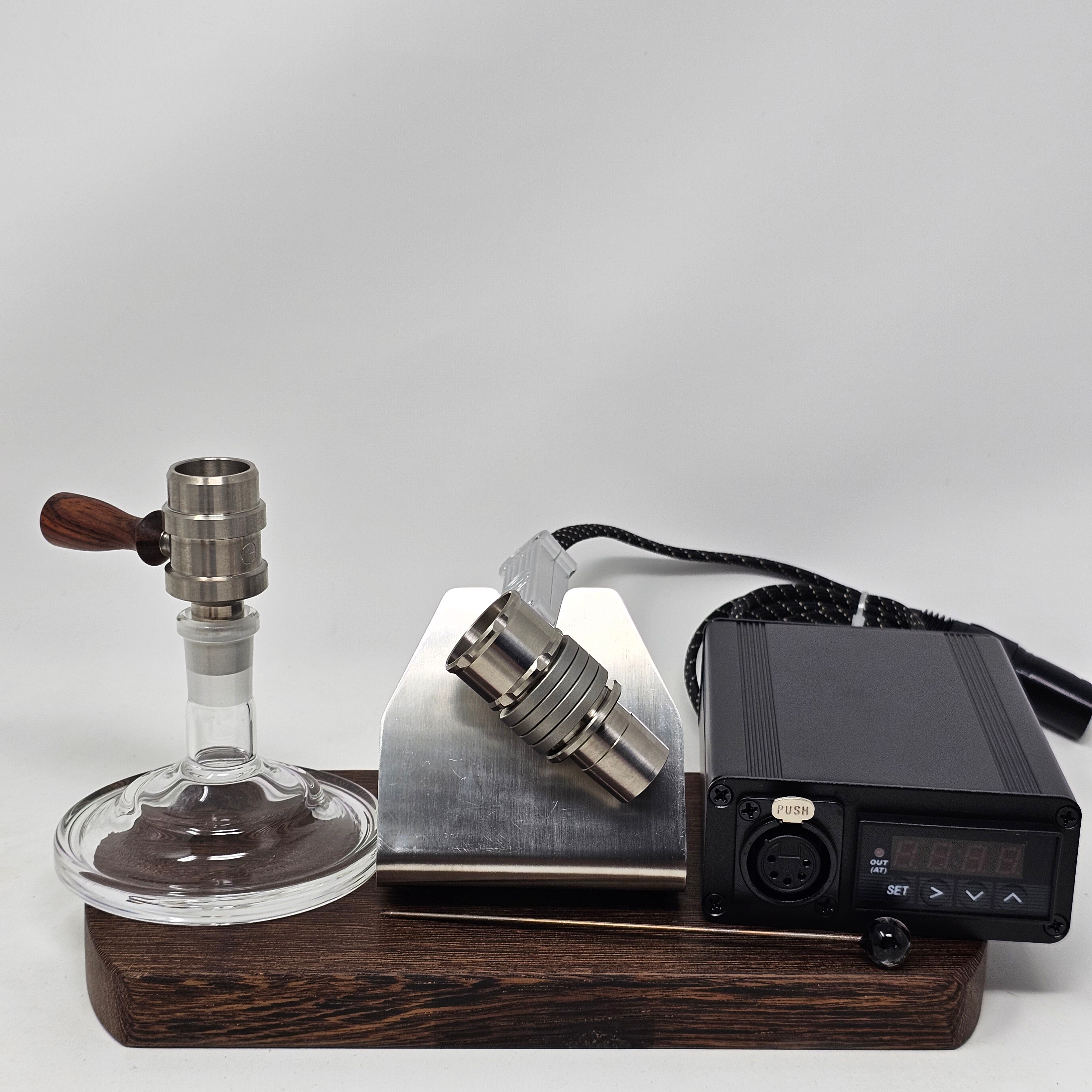 The new Cannabis Hardware Flowerpot F16 head is created at a time where ball vapes require some refinement. This new flowerpot head packs a punch as the heat sink is improved by the addition of a solid titanium machined cap and a machined screen at the bottom which further improves the conduction and retention of heat throughout the device.