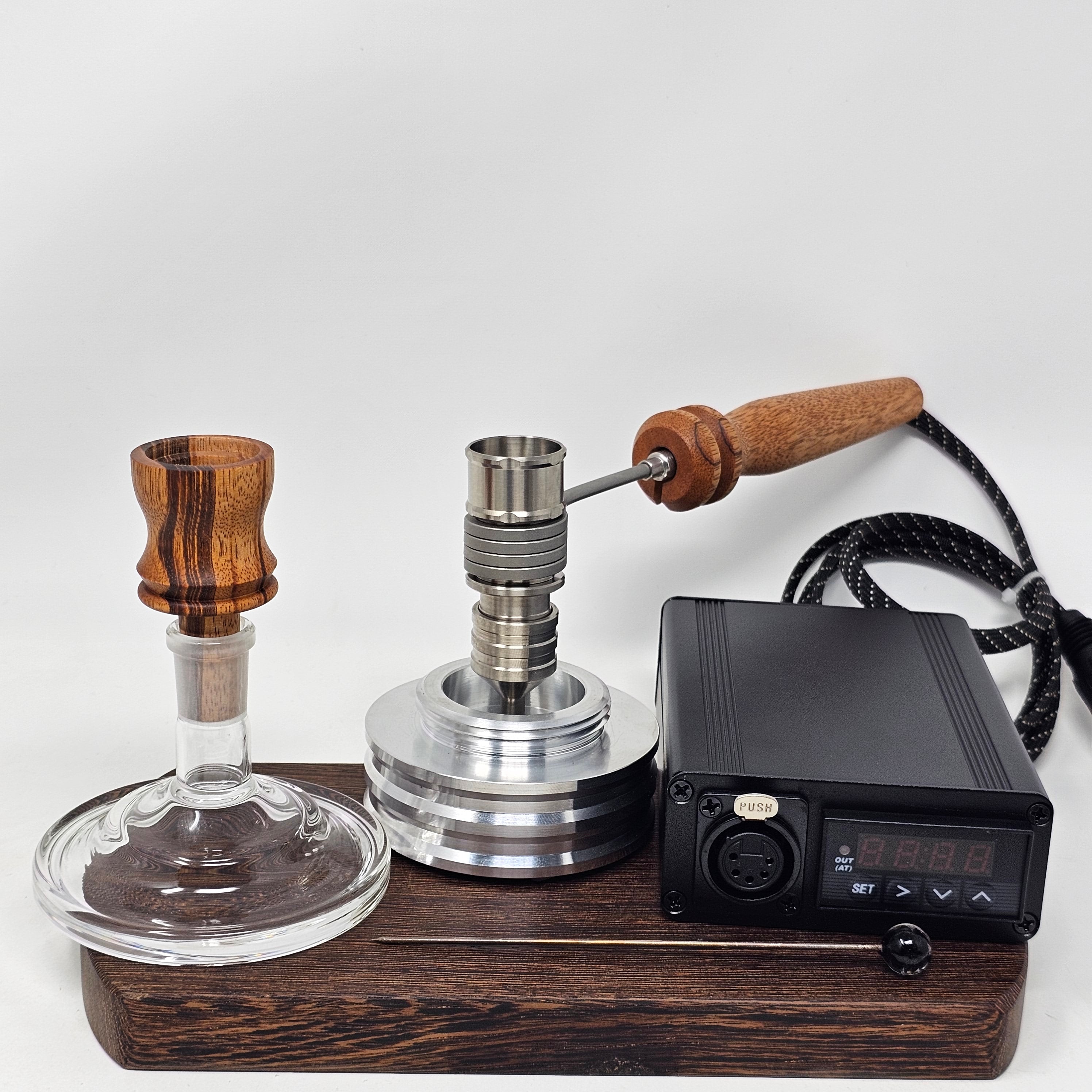The new Cannabis Hardware Flowerpot F16 head is created at a time where ball vapes require some refinement. This new flowerpot head packs a punch as the heat sink is improved by the addition of a solid titanium machined cap and a machined screen at the bottom which further improves the conduction and retention of heat throughout the device.