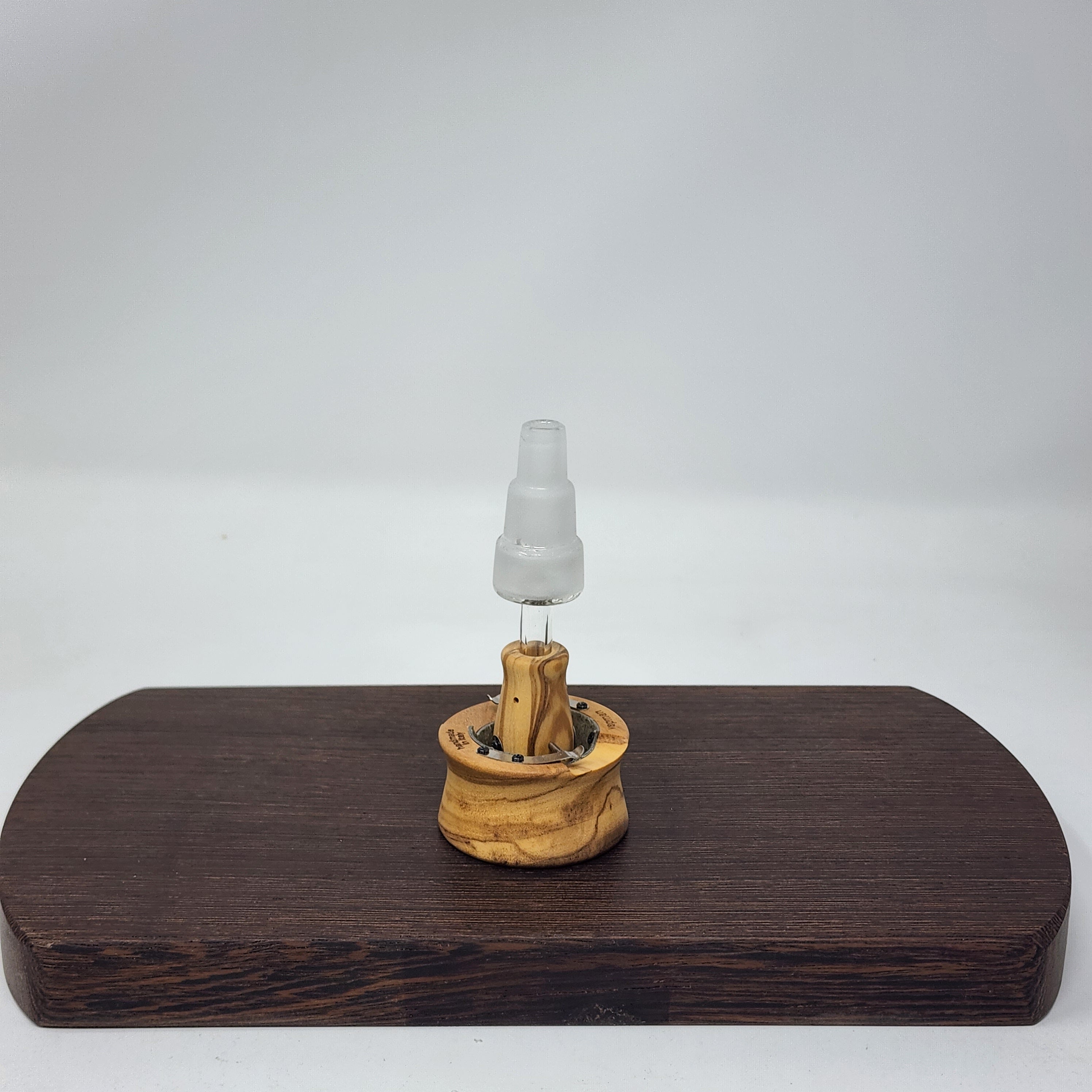 This 10/14/19mm Male adapter is just what you need to mate your Vapman to your female glass piece. Vapman is pictured for demonstration only and is not part of the sale. You are purchasing the glass WPA only.
**Doesn't pressure fit with the Vapman 2.0 or the new Vapman Click. Compatible with Vapman Classic only.