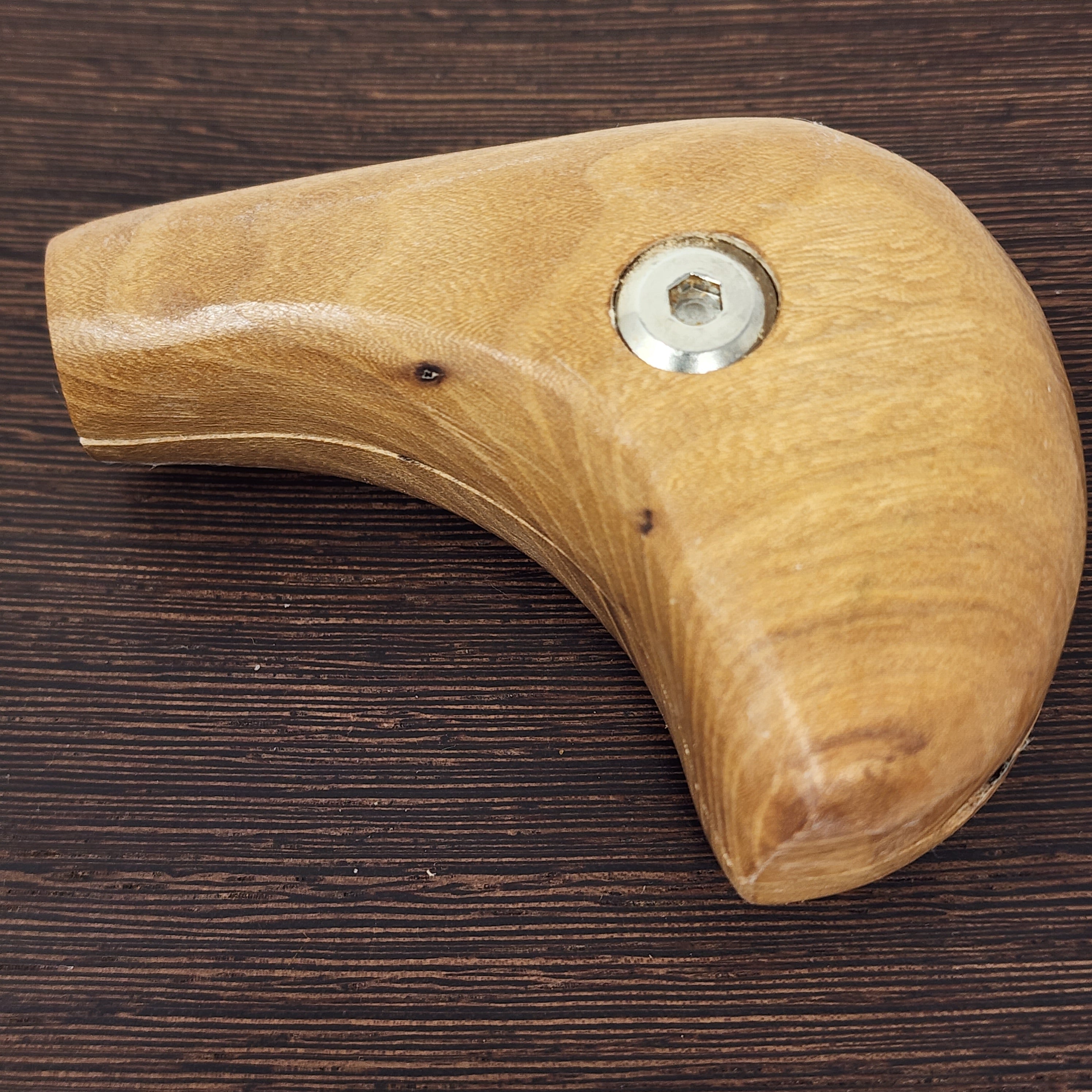 Handmade in the Southeast United States these are made to fit normal Auber and Cannabis Hardware coils. May work with others if modified.
Hickory has a big range of color and grain which is why we took a special photo of those. If you have preference on the color variation you can request in the order notes and we will do our best to accommodate.
*Requires Alan wrench to install to coil. Not included.