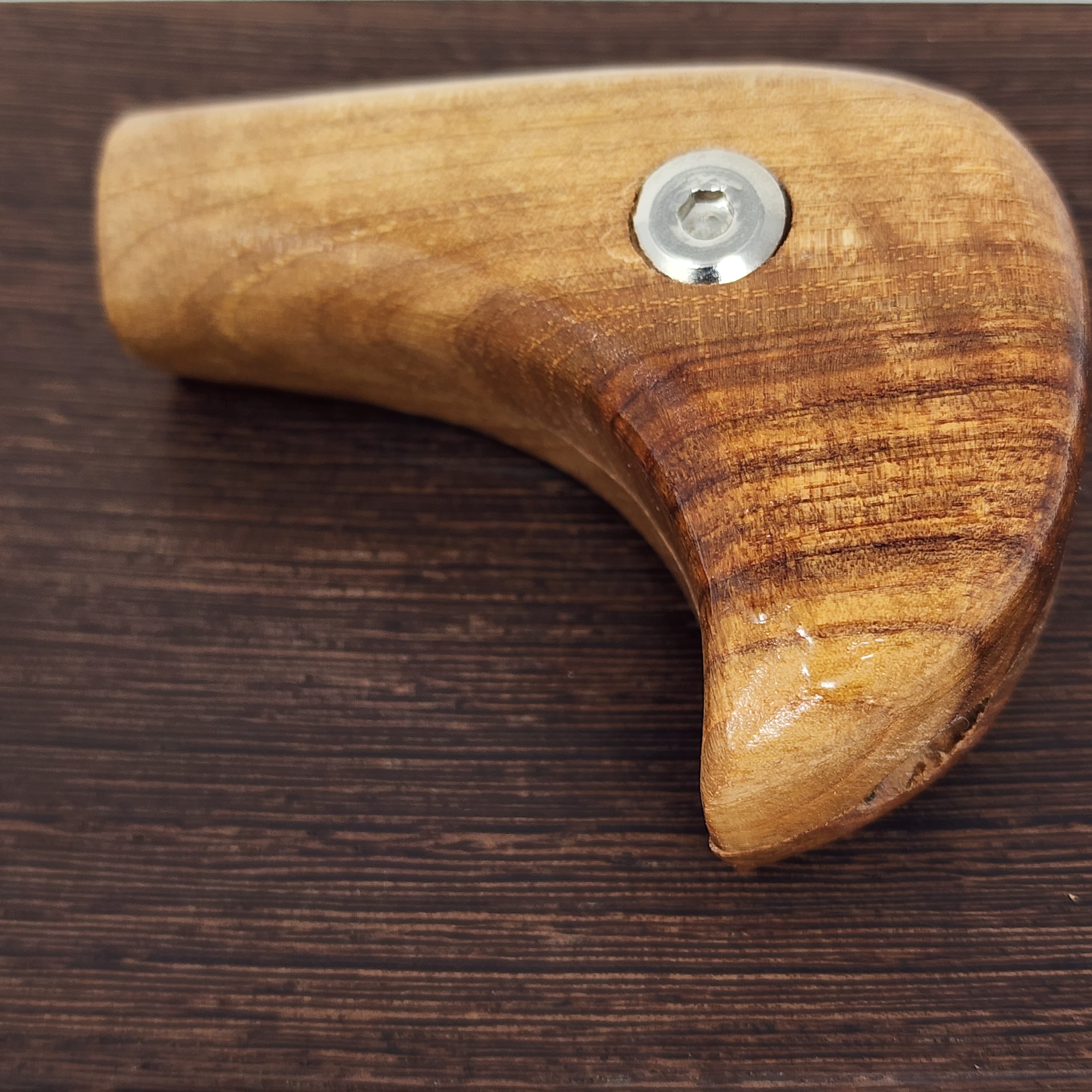 Handmade in the Southeast United States these are made to fit normal Auber and Cannabis Hardware coils. May work with others if modified.
Hickory has a big range of color and grain which is why we took a special photo of those. If you have preference on the color variation you can request in the order notes and we will do our best to accommodate.
*Requires Alan wrench to install to coil. Not included.