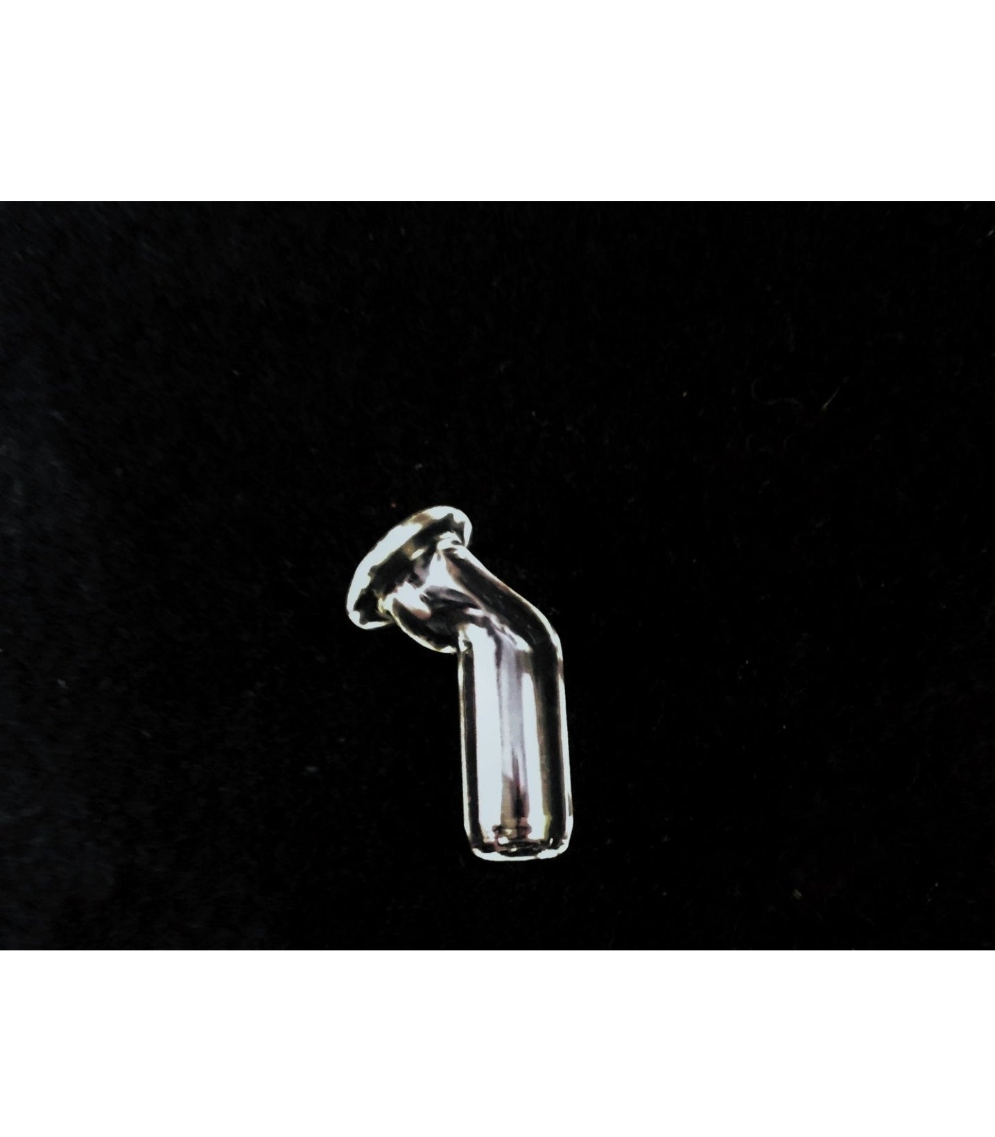 Bent flame intake, made for the Junior and Runt, but fits all of our products for a slightly different experience. Made from the same heavy-wall Simax borosilicate as the rest of our glass, this intake is as pretty as it is durable. Choose fitment between Flip Brick/Twist or Junior/Runt.