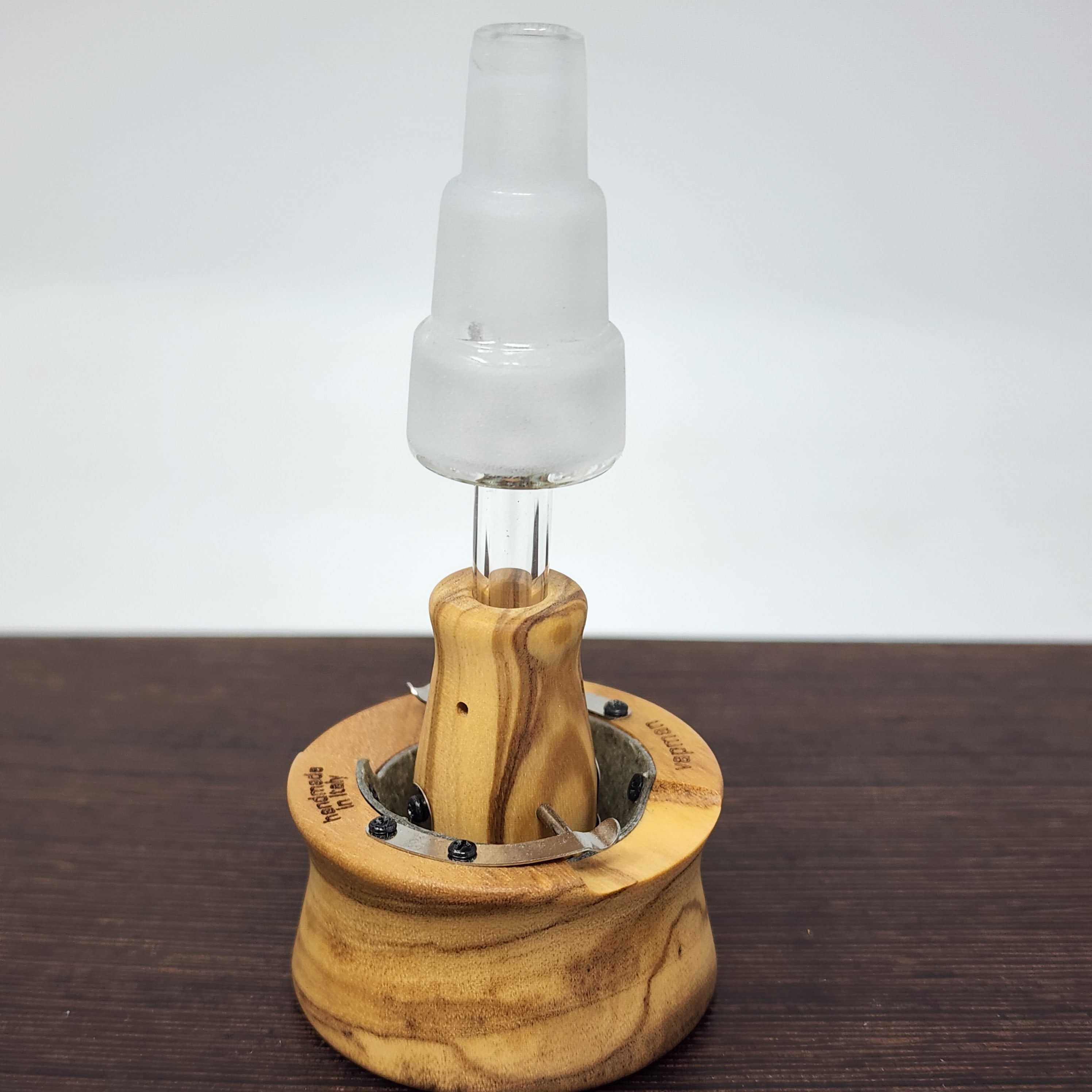 This 10/14/19mm Male adapter is just what you need to mate your Vapman to your female glass piece. Vapman is pictured for demonstration only and is not part of the sale. You are purchasing the glass WPA only.